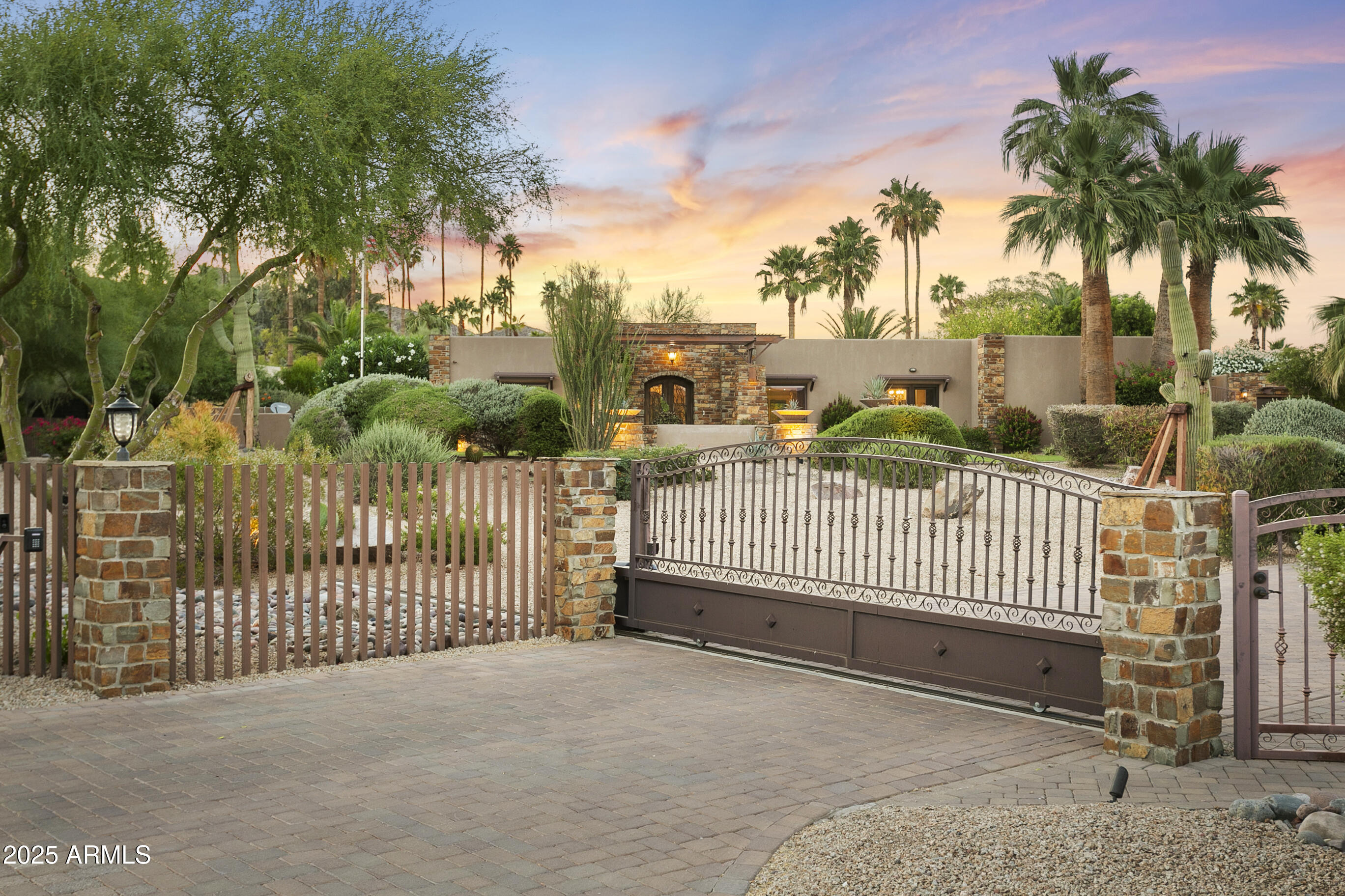 PARADISE VALLEY COUNTRY ESTATES - Residential