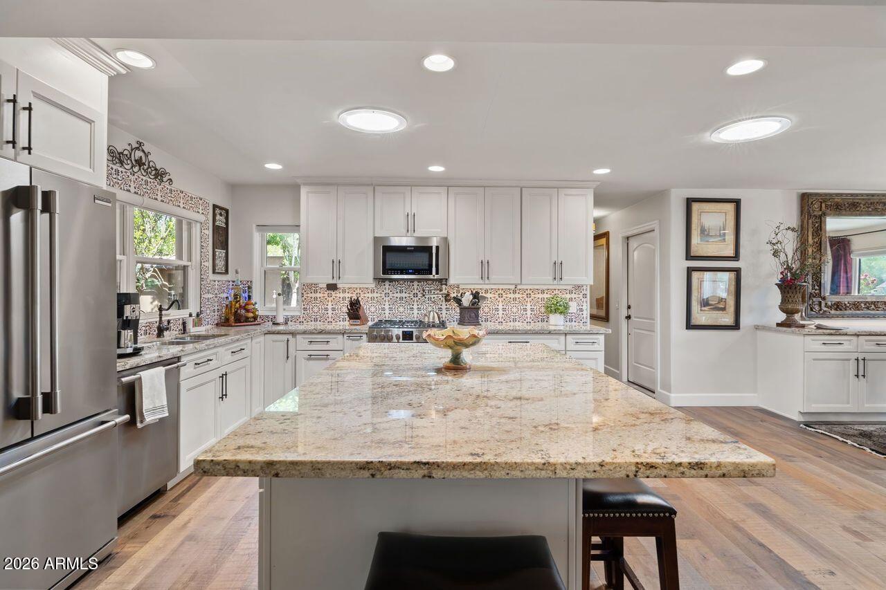 PARADISE VALLEY COUNTRY ESTATES - Residential