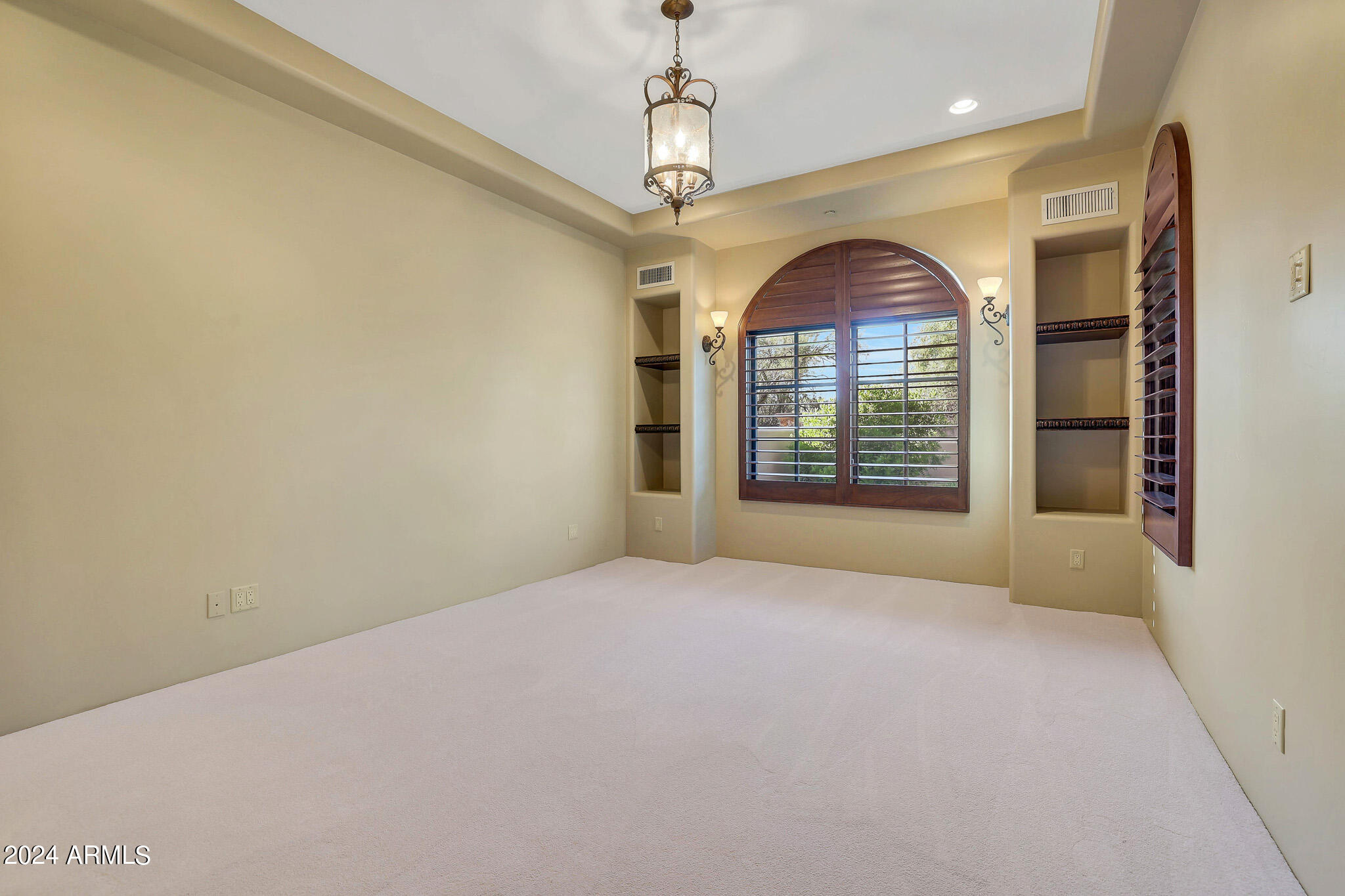 WHISPER ROCK UNIT 1 - Residential