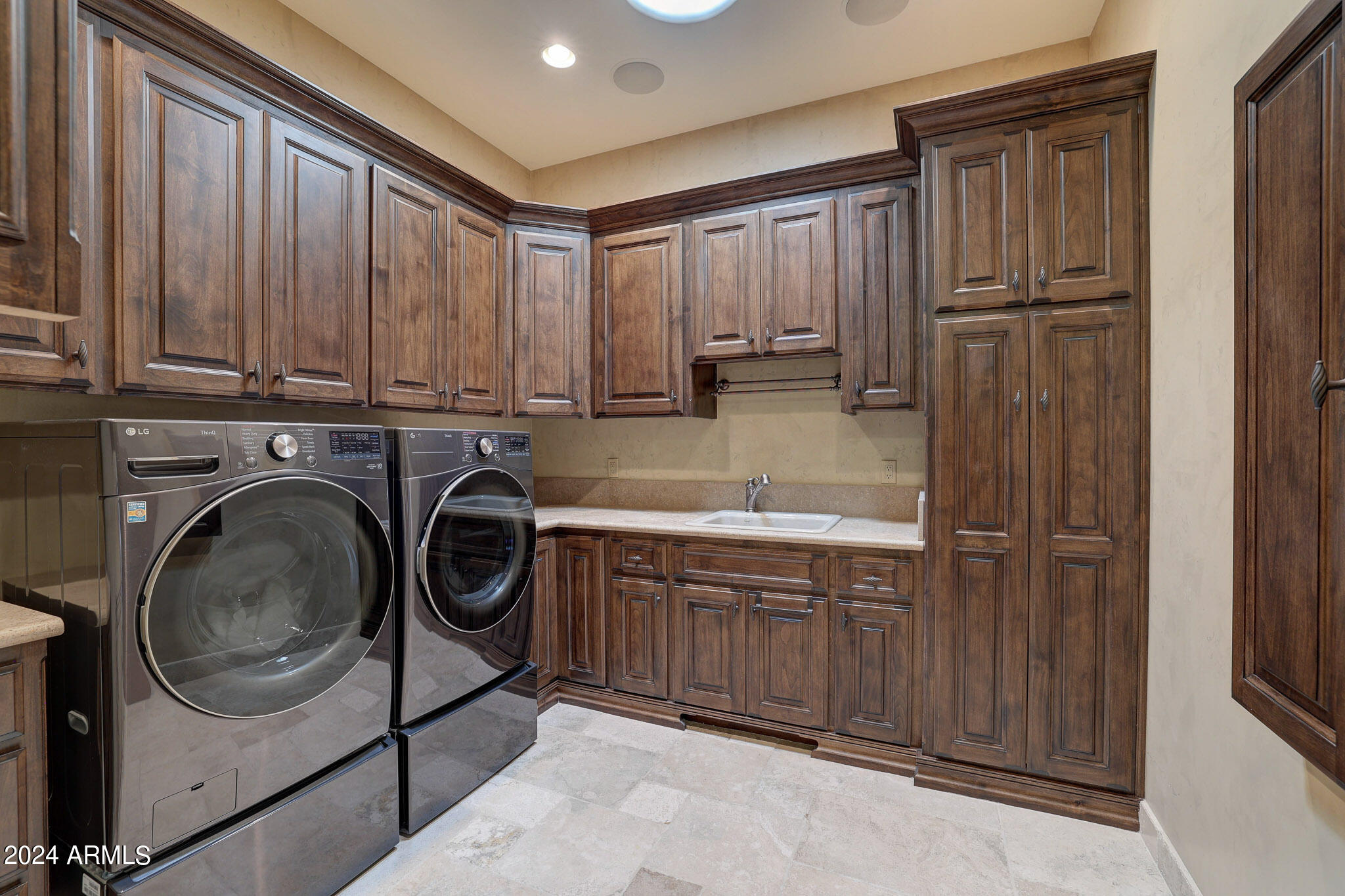 WHISPER ROCK UNIT 1 - Residential