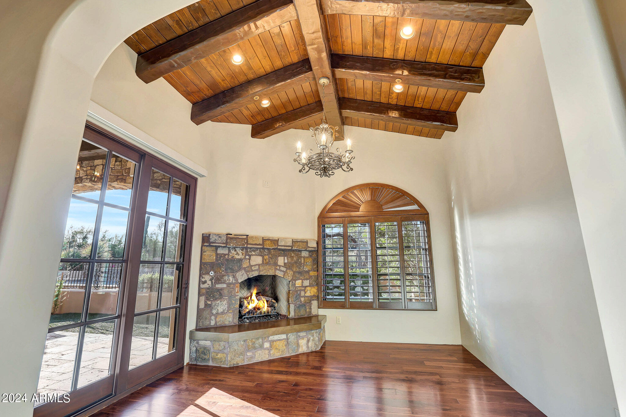 WHISPER ROCK UNIT 1 - Residential