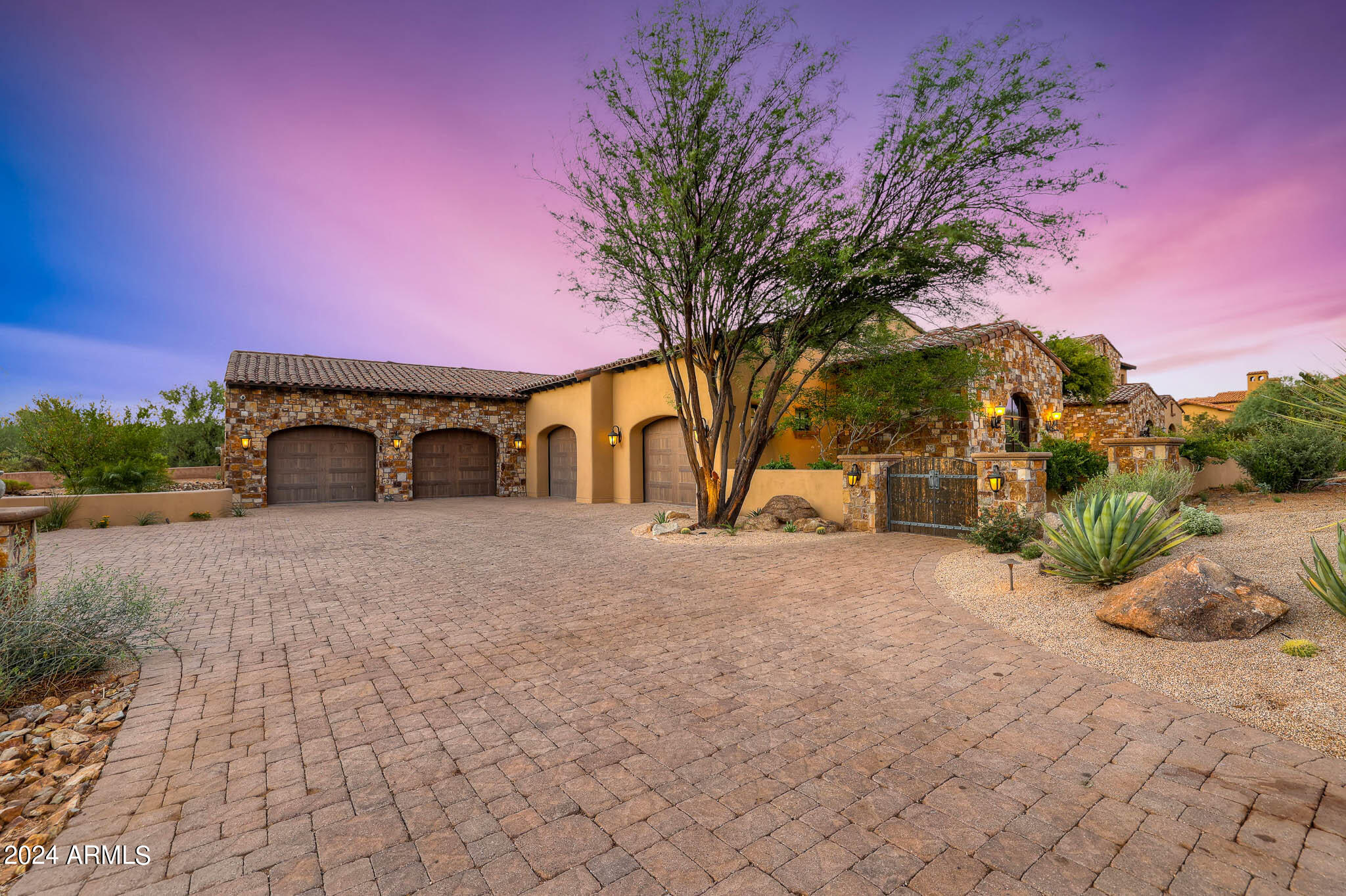 WHISPER ROCK UNIT 1 - Residential