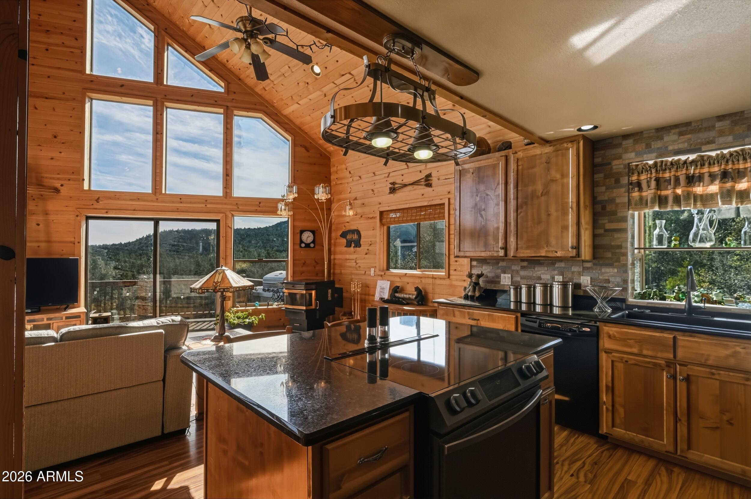 STRAWBERRY MOUNTAIN SHADOWS 2 - Residential