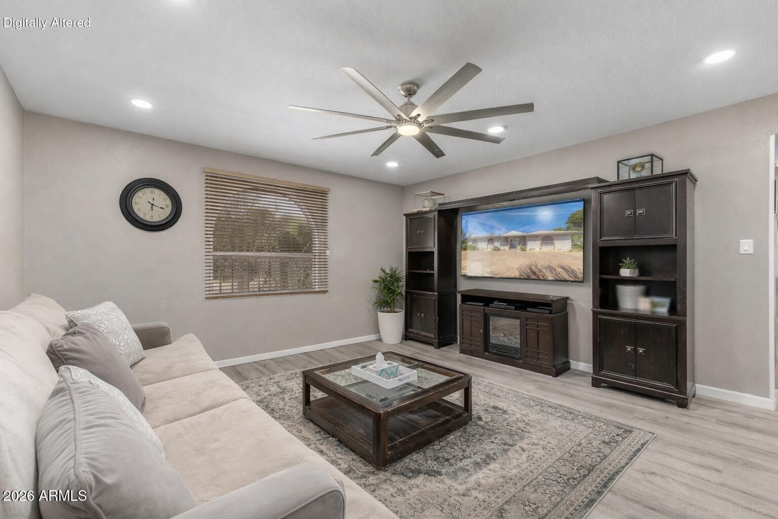 SIESTA VALLEY ESTATES - Residential