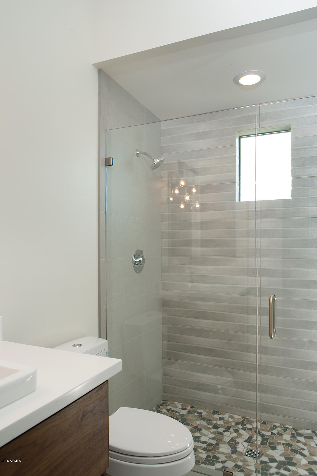 POR S2 LOT 35 (S2 E2 NW4 SE4 NE4) SEC 26 3N 5E DAF COM SE COR SD LOT 35 TH N 20F TO TPOB TH CONT - Residential