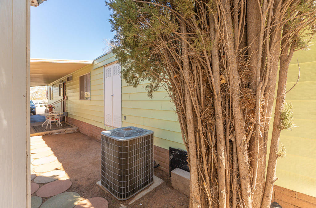 Thunderbird Mobile Home Park - Residential