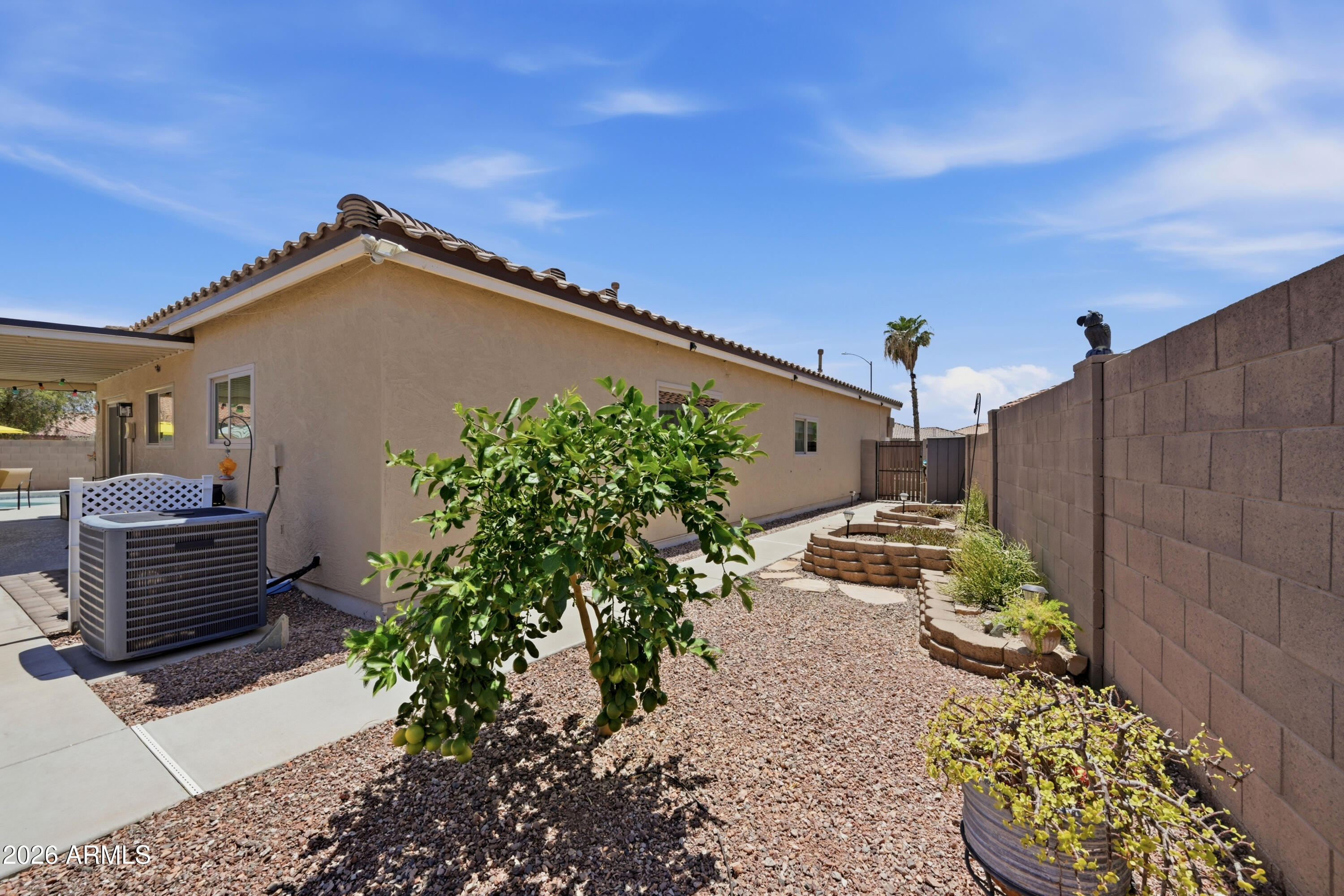 ROUNDTREE RANCH - Residential