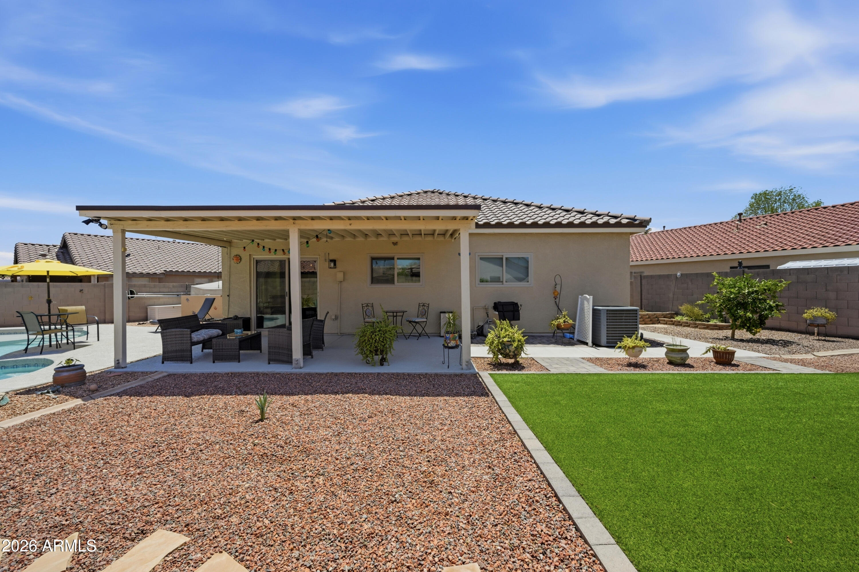 ROUNDTREE RANCH - Residential