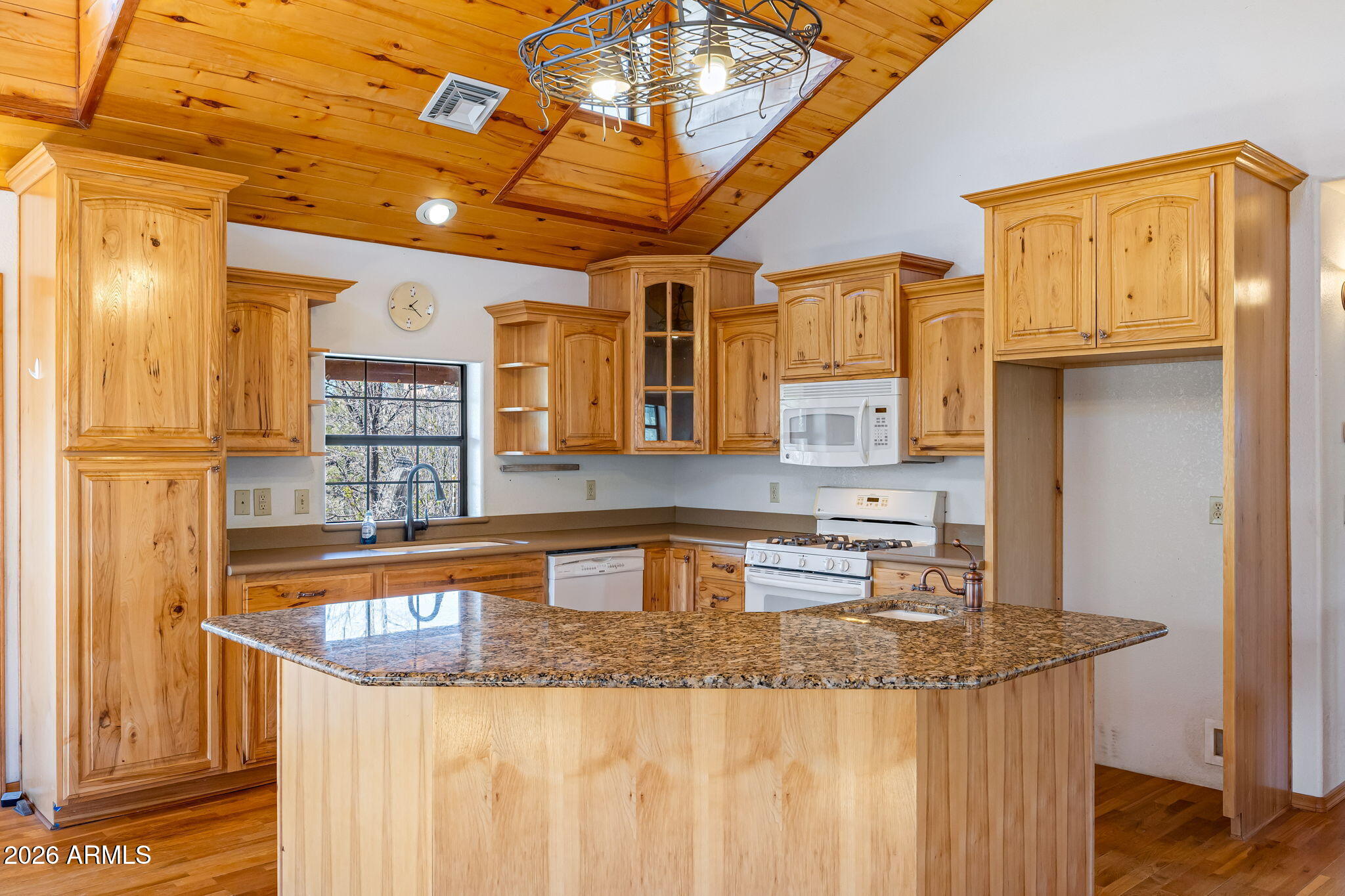BUCKSKIN ARTISTS COMMUNITY WEST - Residential