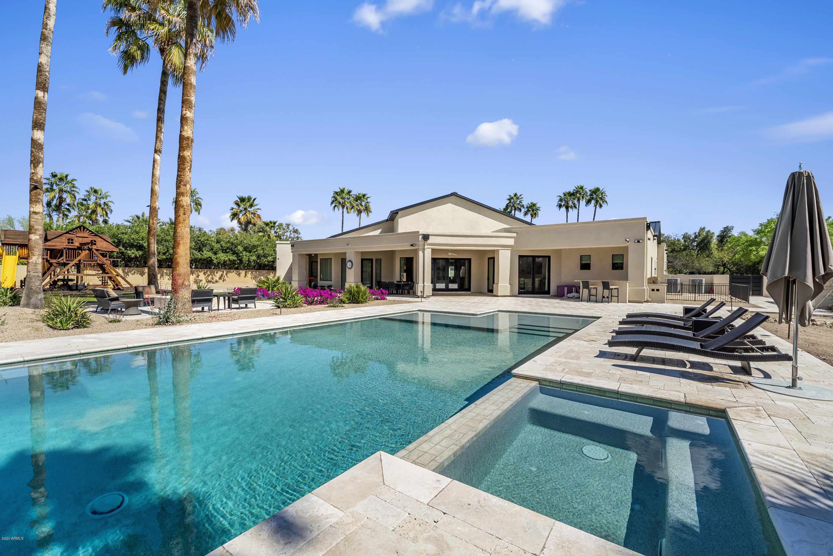 FANFOL MANOR - Residential