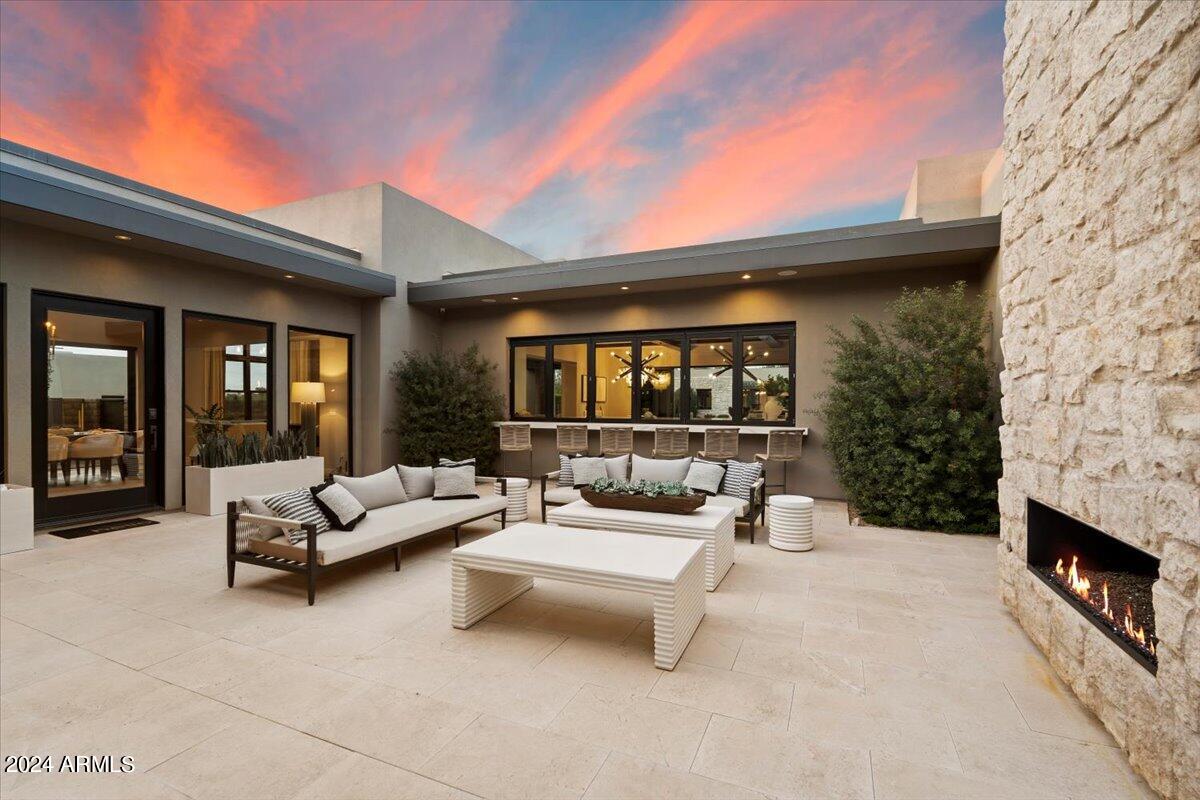 WHITE HORSE - Residential