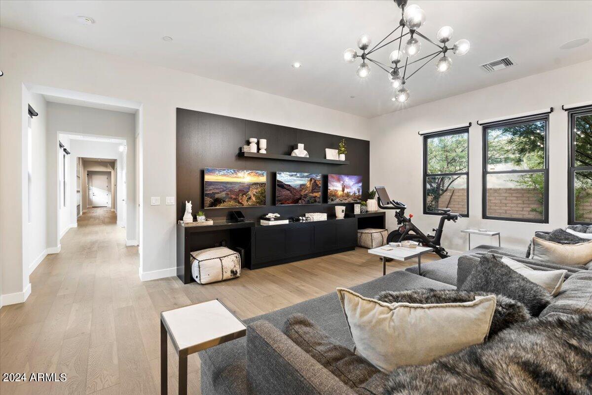 WHITE HORSE - Residential