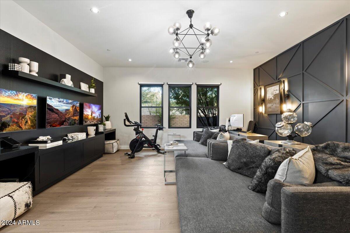 WHITE HORSE - Residential