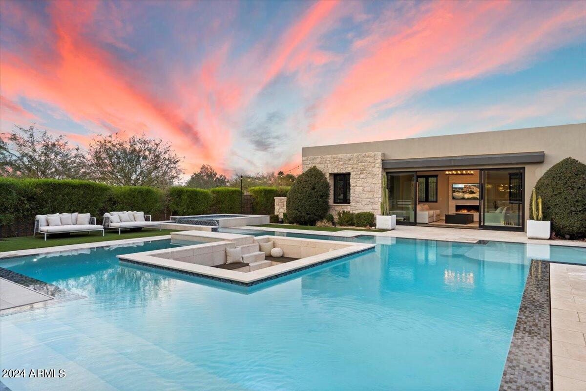 WHITE HORSE - Residential