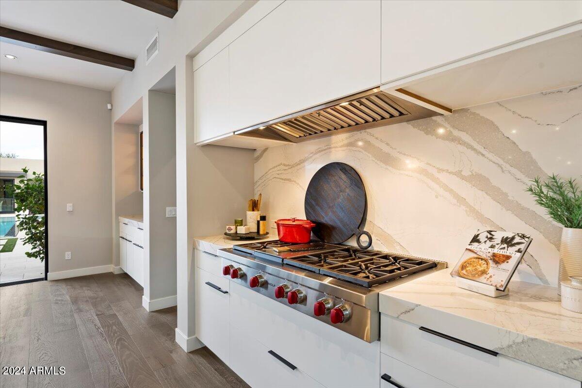 WHITE HORSE - Residential