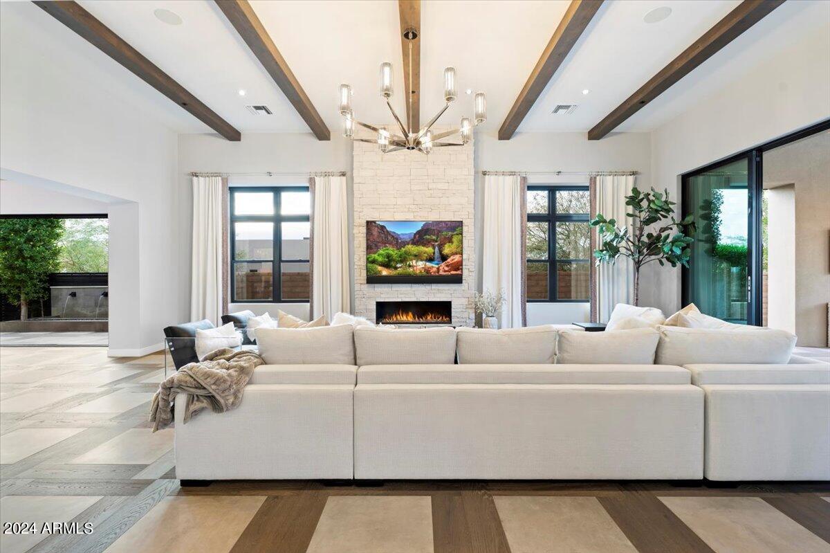 WHITE HORSE - Residential