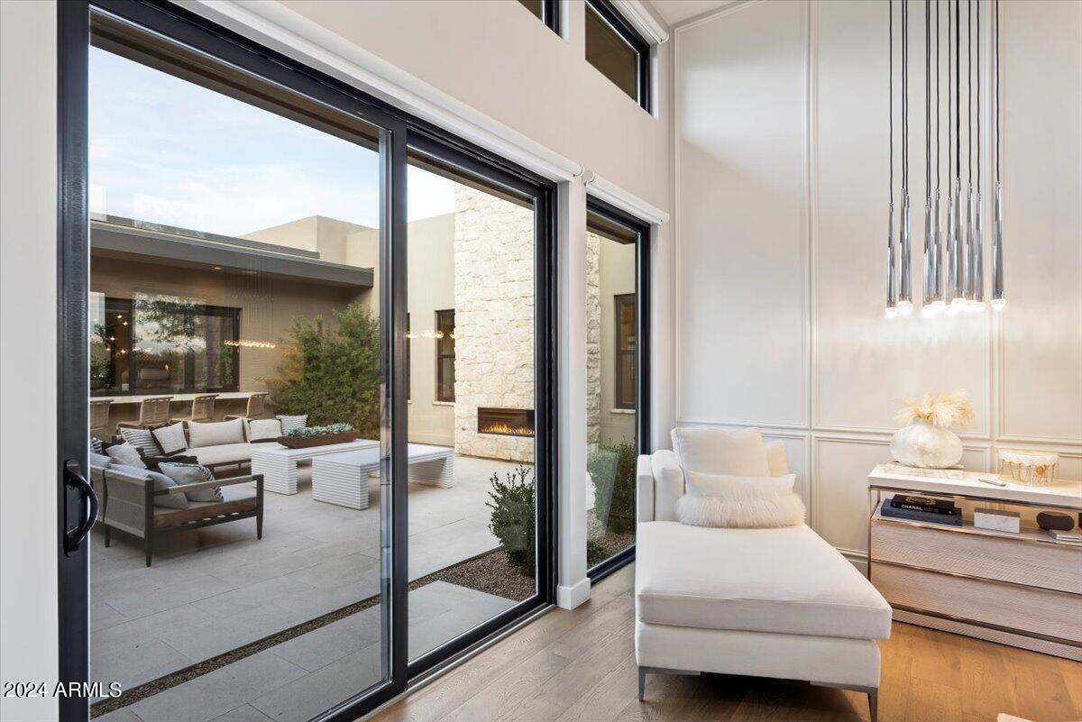 WHITE HORSE - Residential