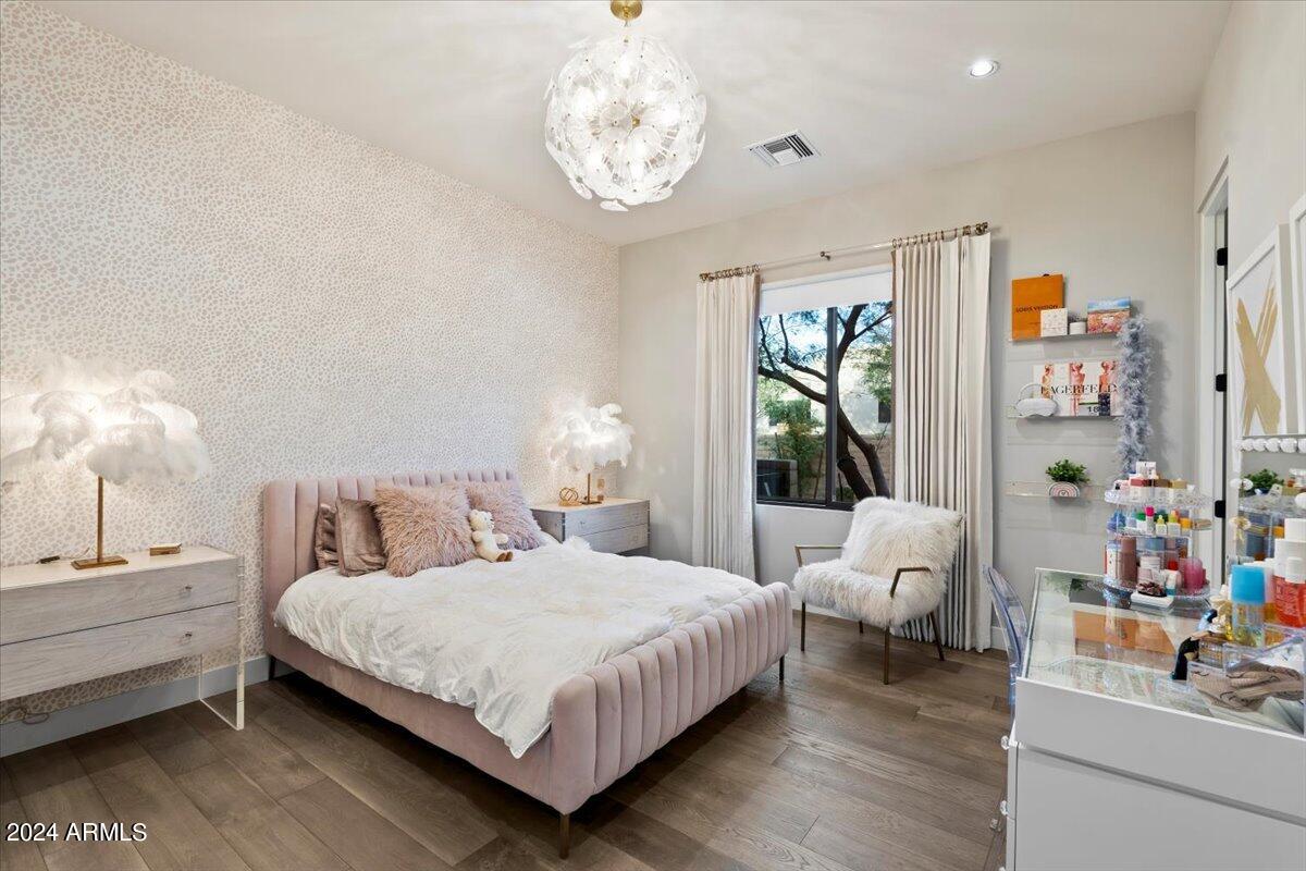 WHITE HORSE - Residential