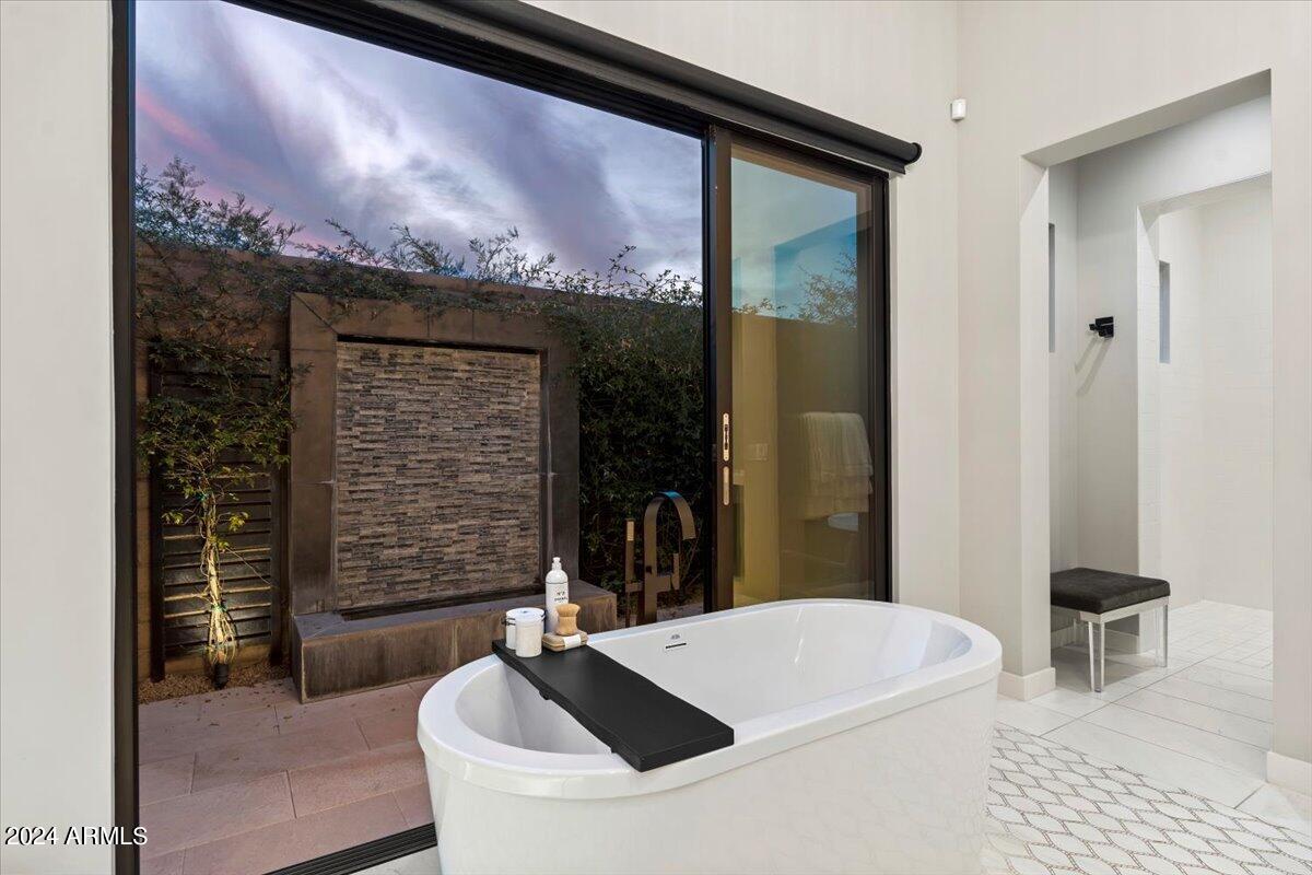 WHITE HORSE - Residential