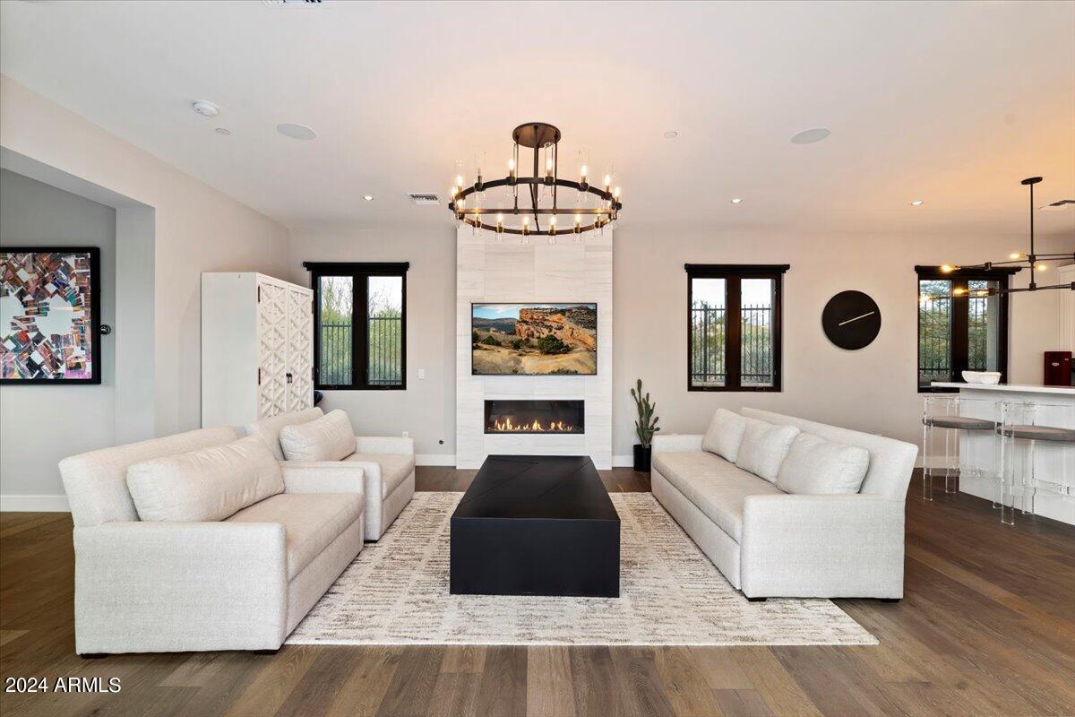 WHITE HORSE - Residential
