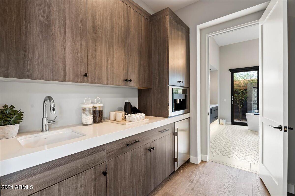 WHITE HORSE - Residential