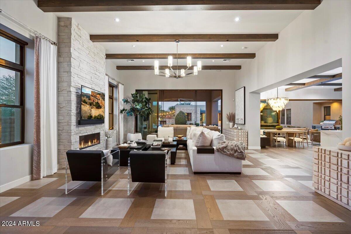 WHITE HORSE - Residential