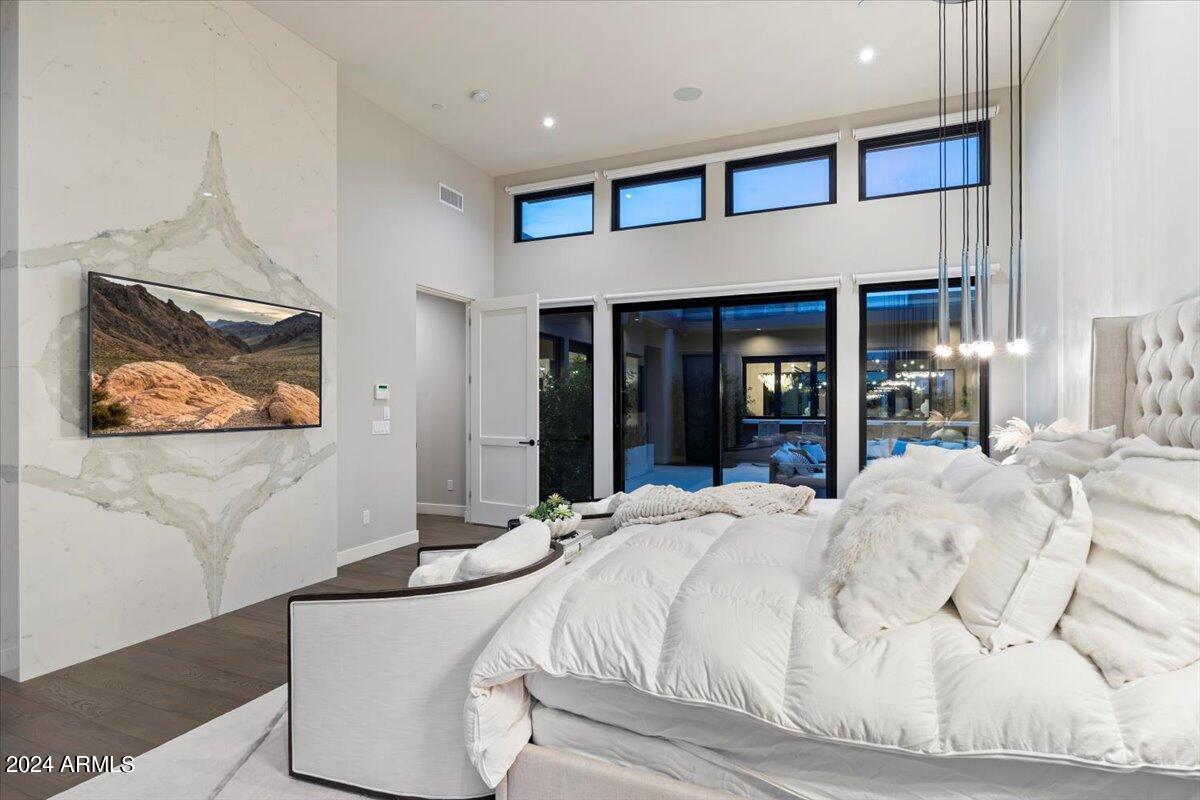 WHITE HORSE - Residential