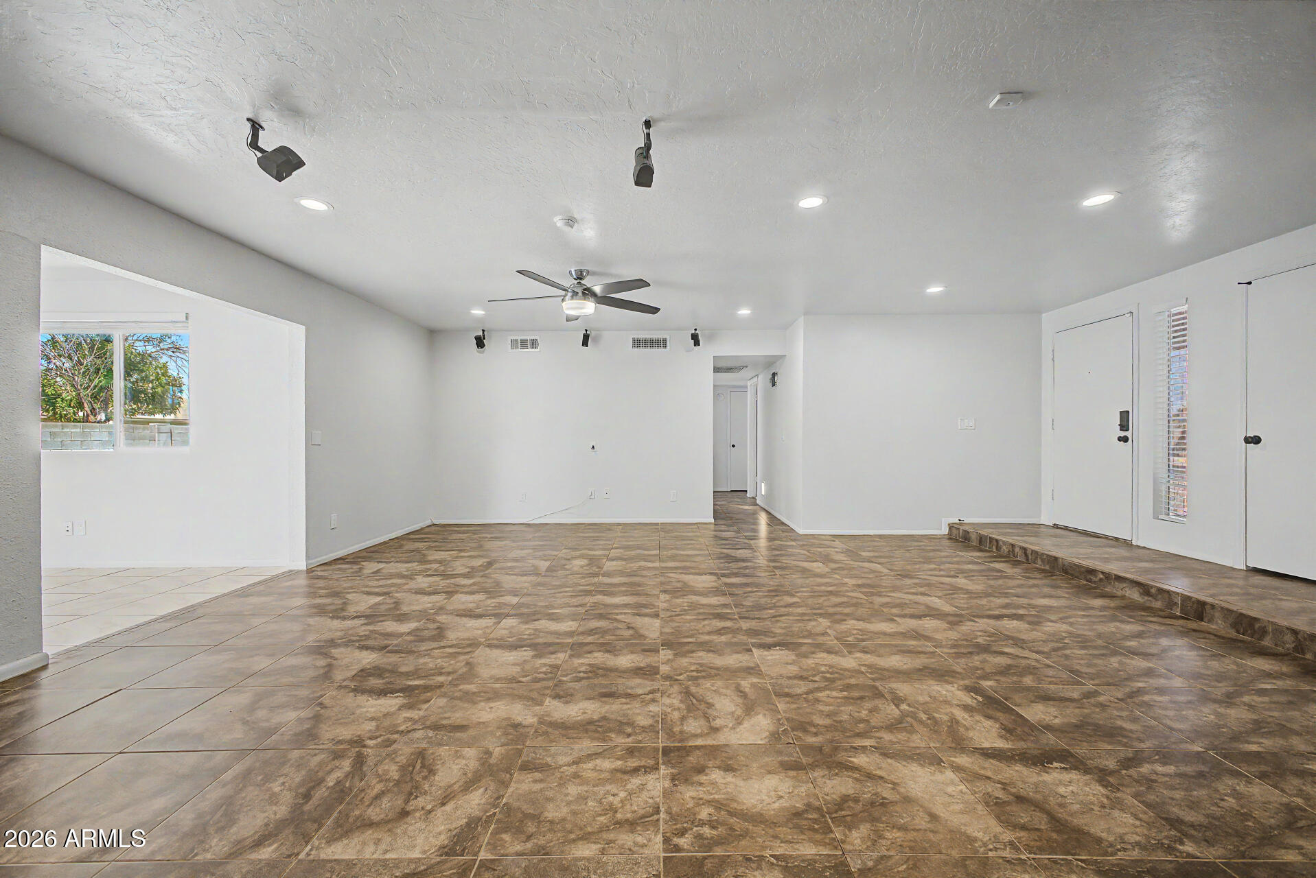 DAVE BROWN UNIT 3 - Residential