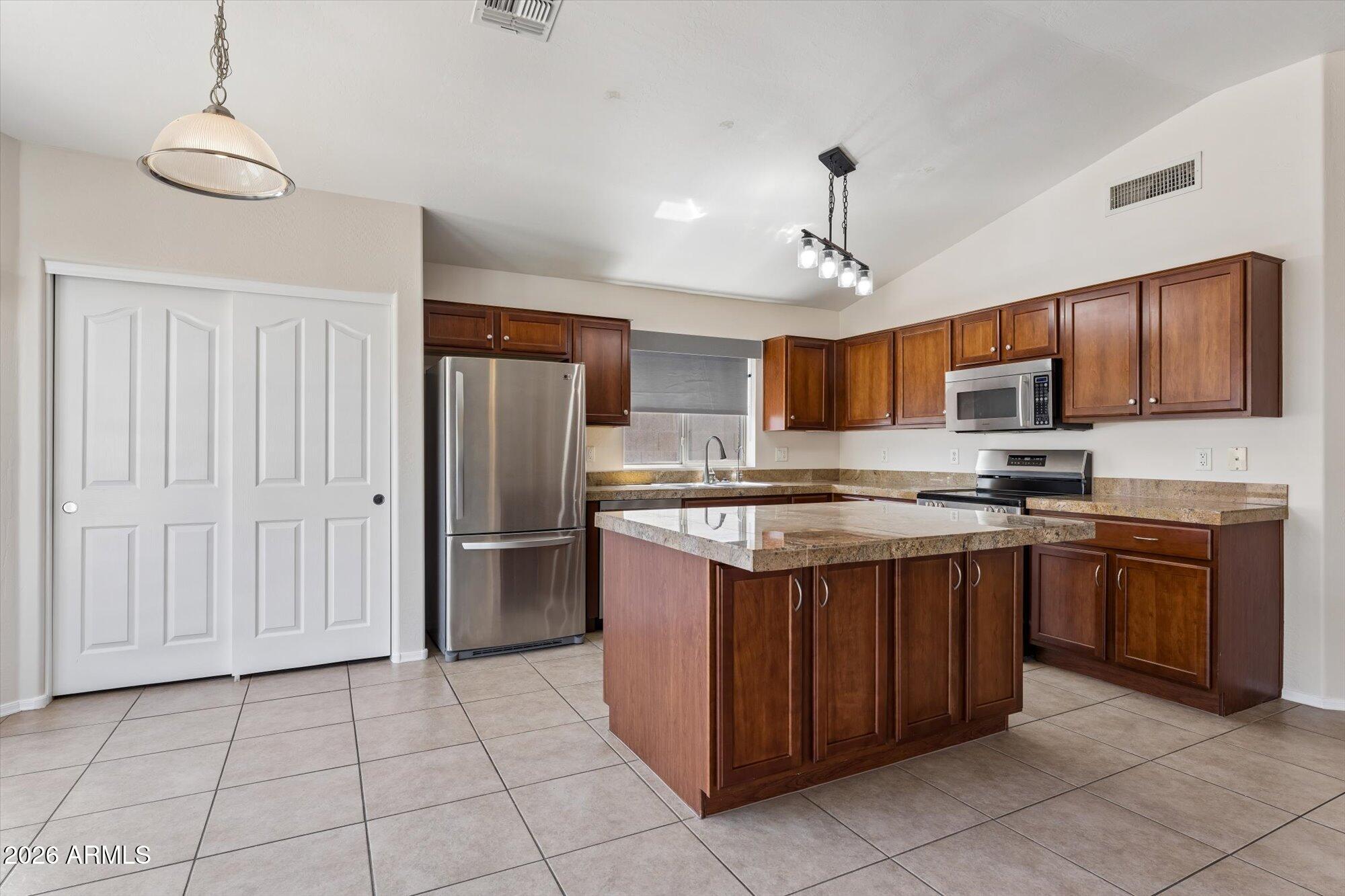 FESTIVA COURT - Residential