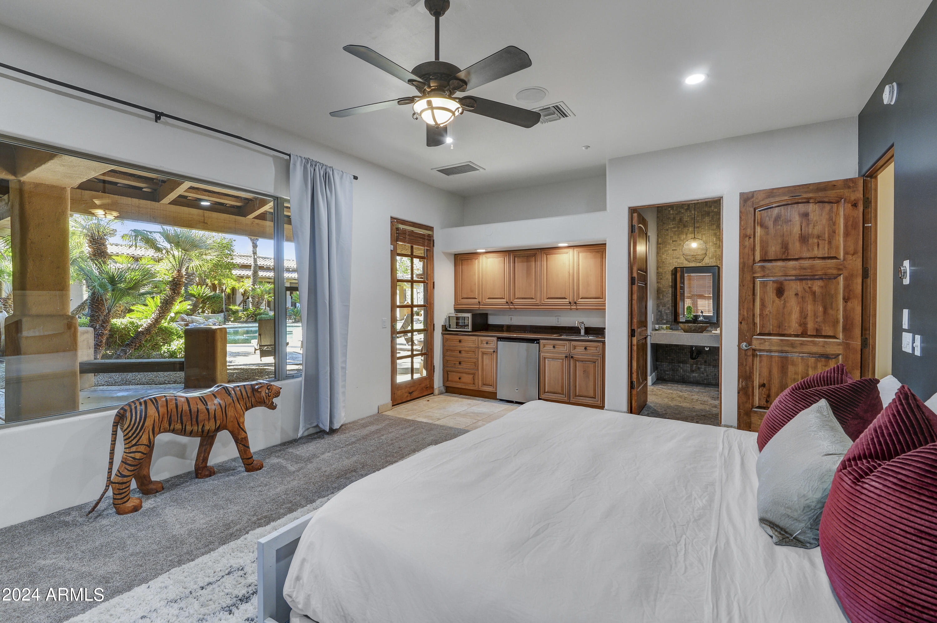 MIRAGE CROSSING - Residential