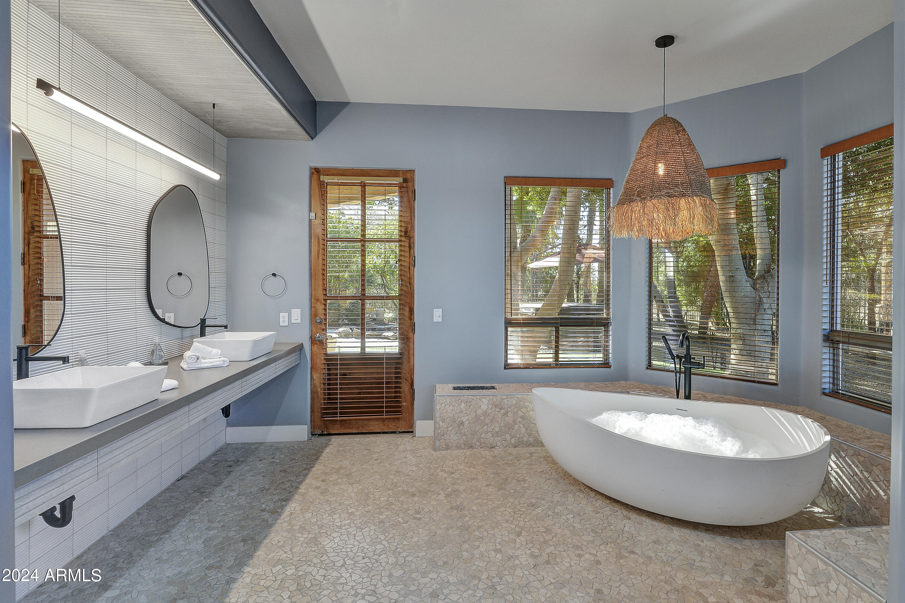 MIRAGE CROSSING - Residential