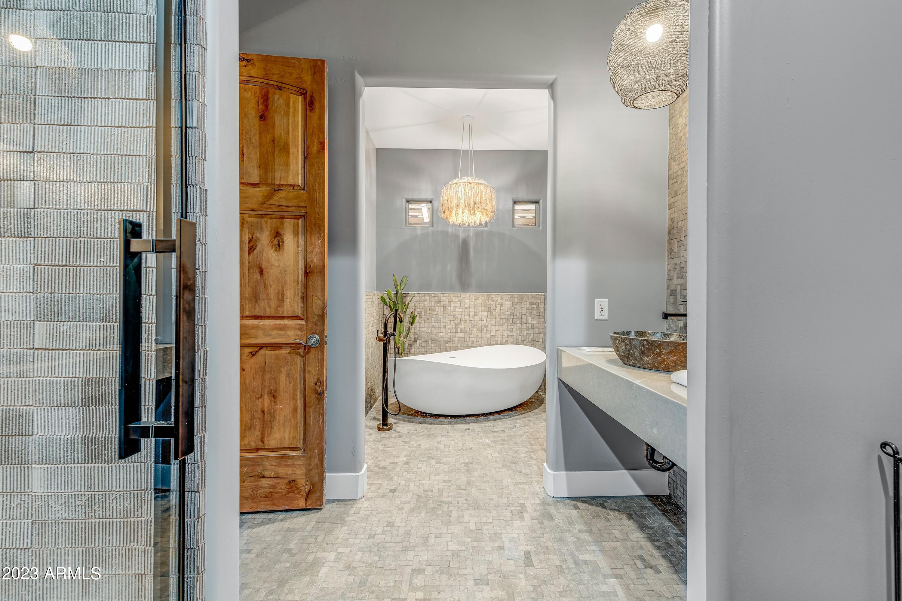 MIRAGE CROSSING - Residential