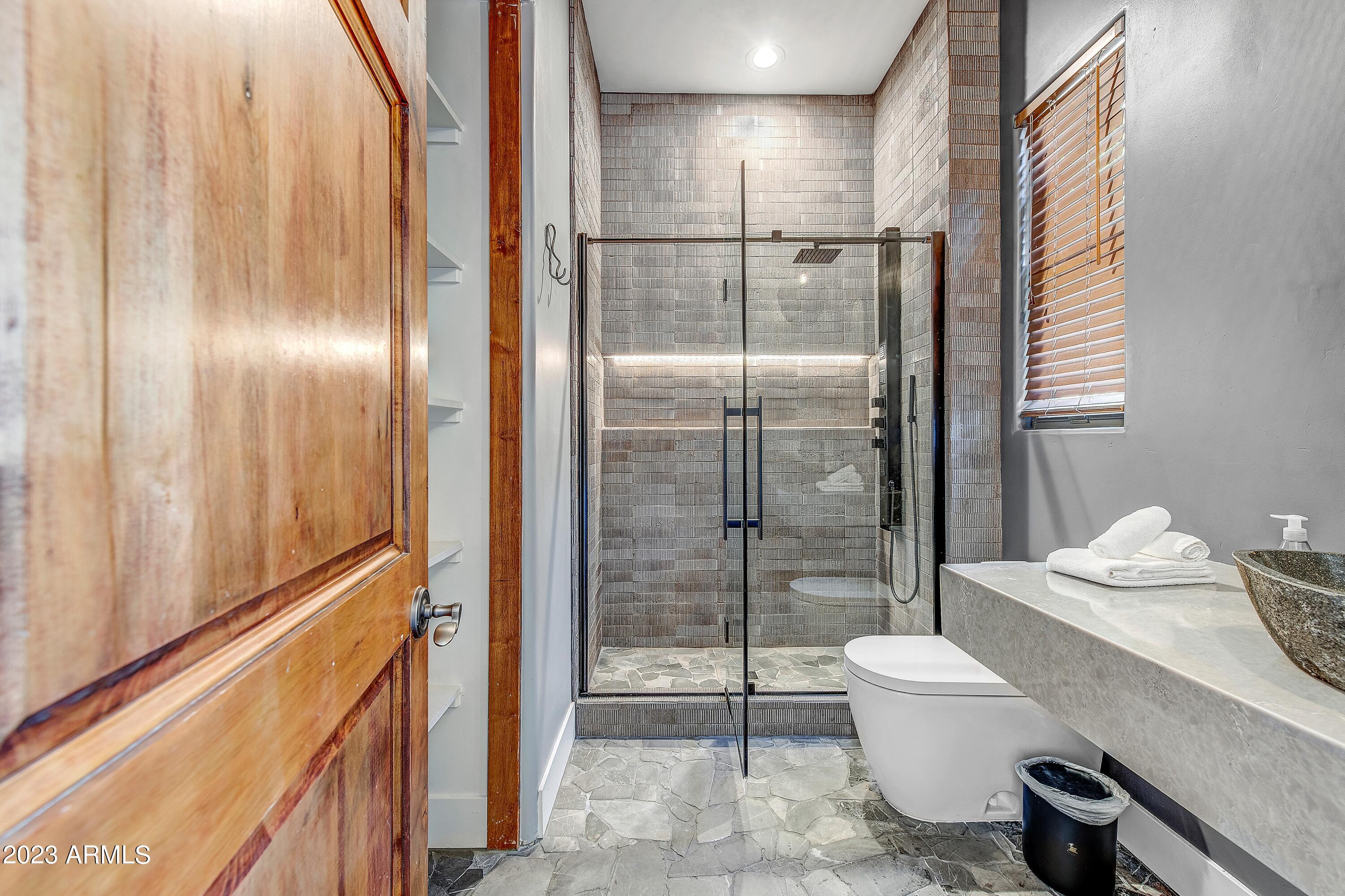 MIRAGE CROSSING - Residential