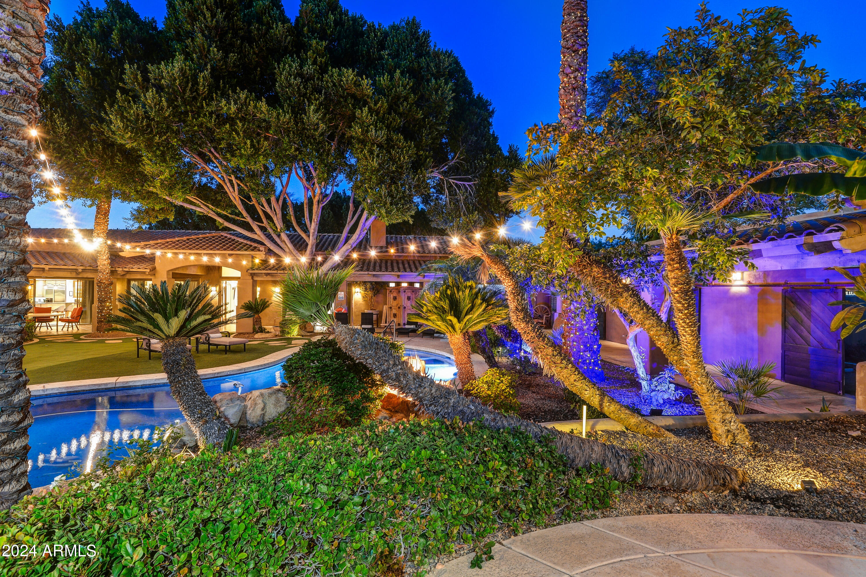 MIRAGE CROSSING - Residential