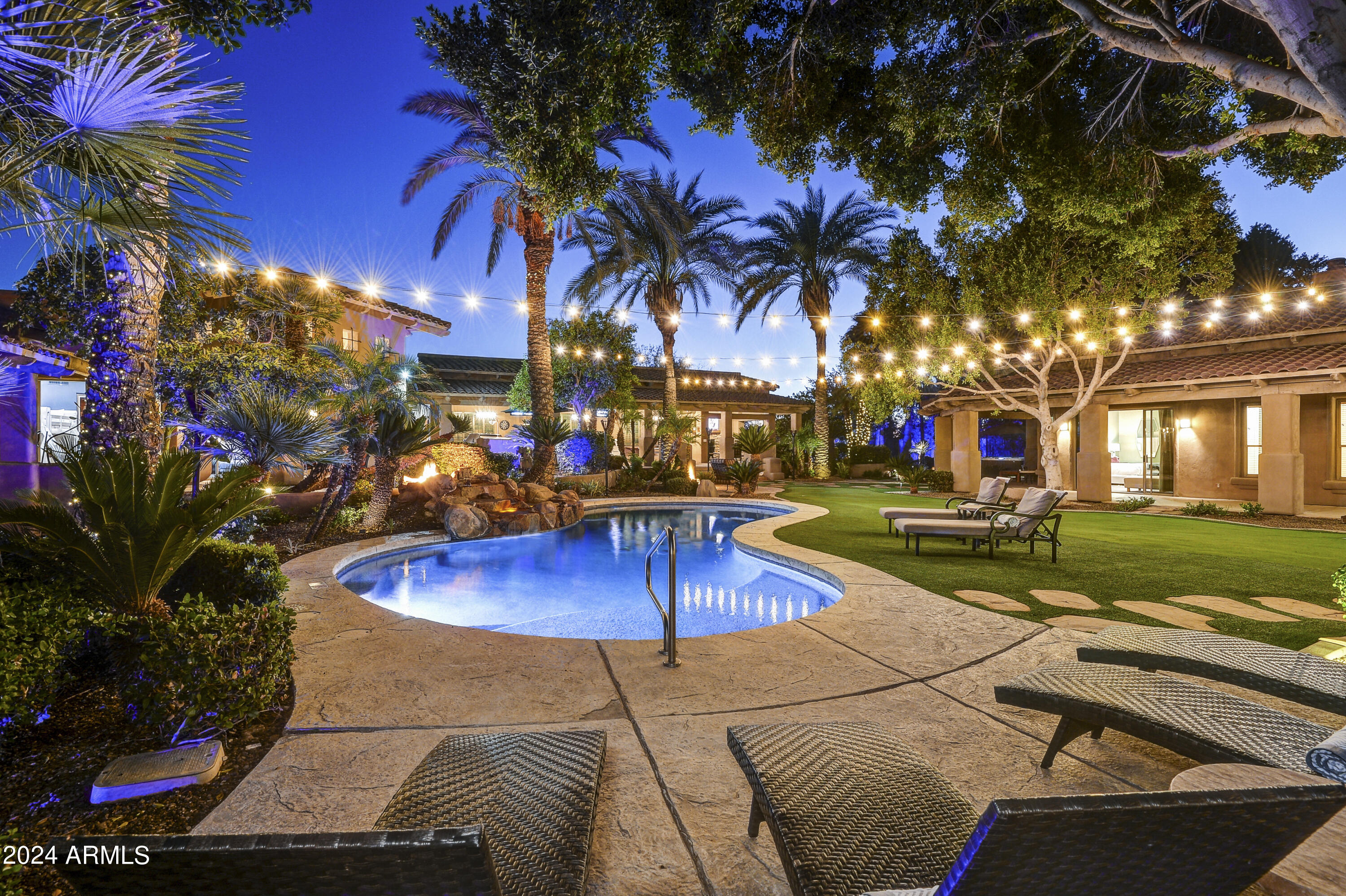 MIRAGE CROSSING - Residential