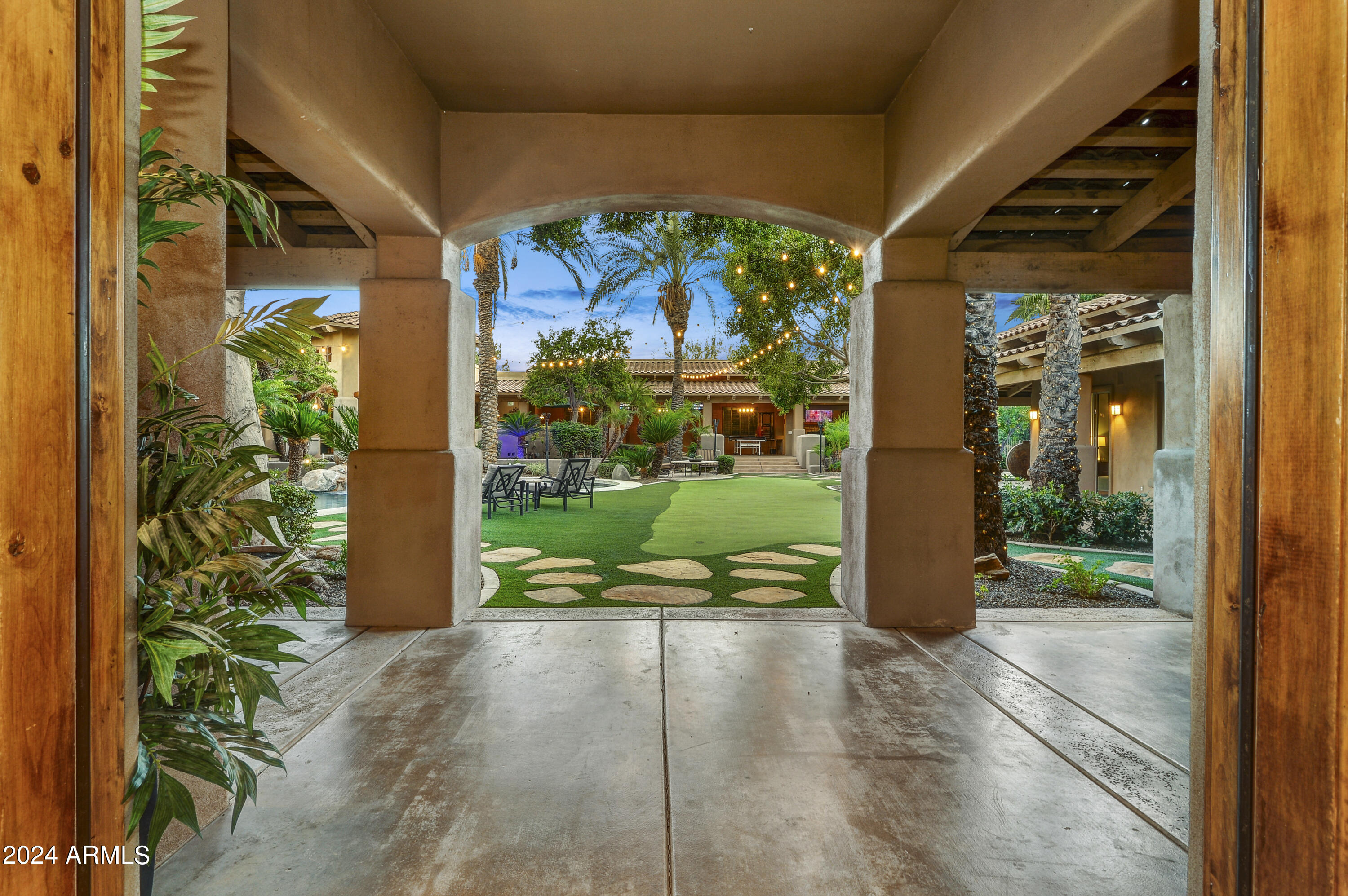 MIRAGE CROSSING - Residential