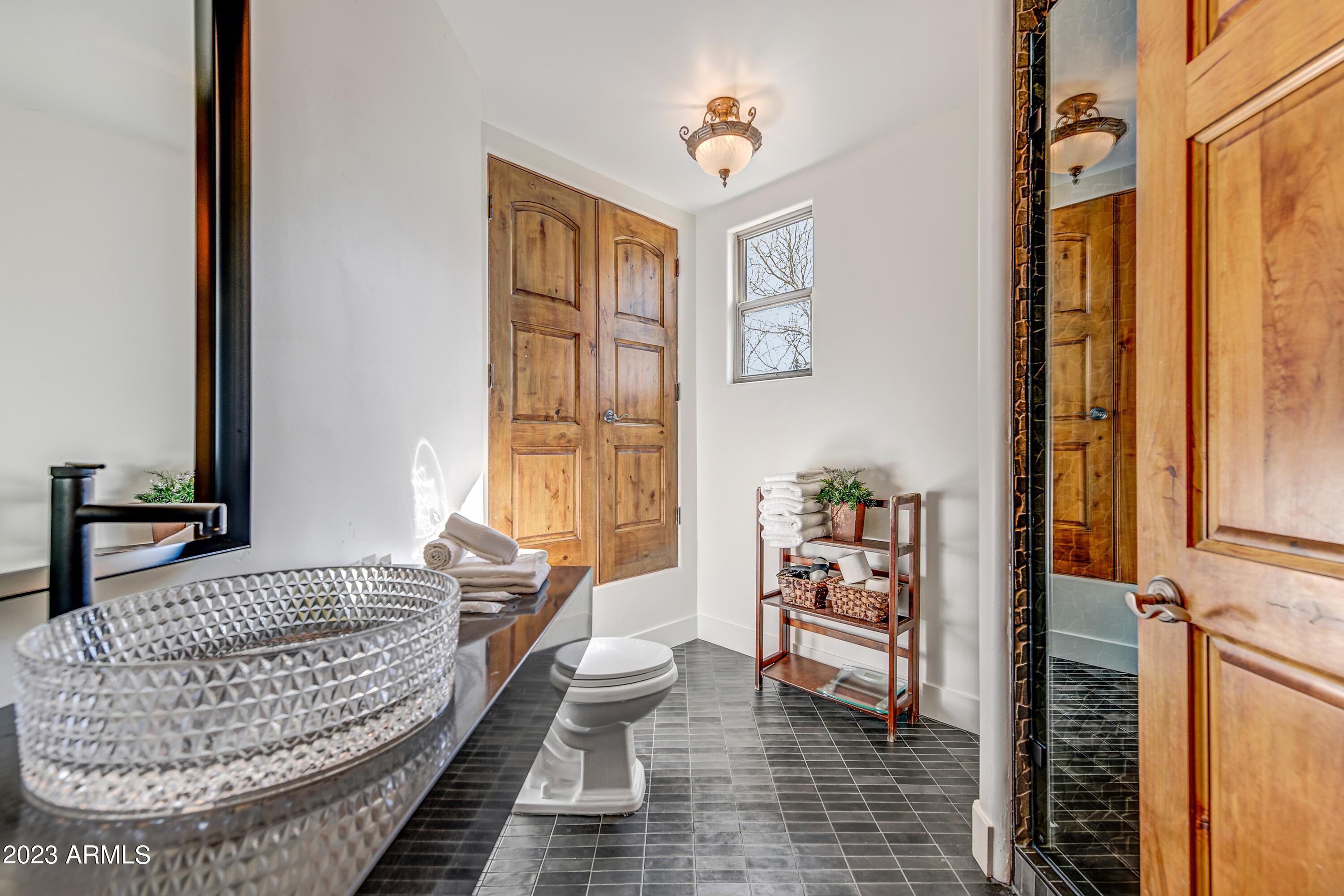 MIRAGE CROSSING - Residential