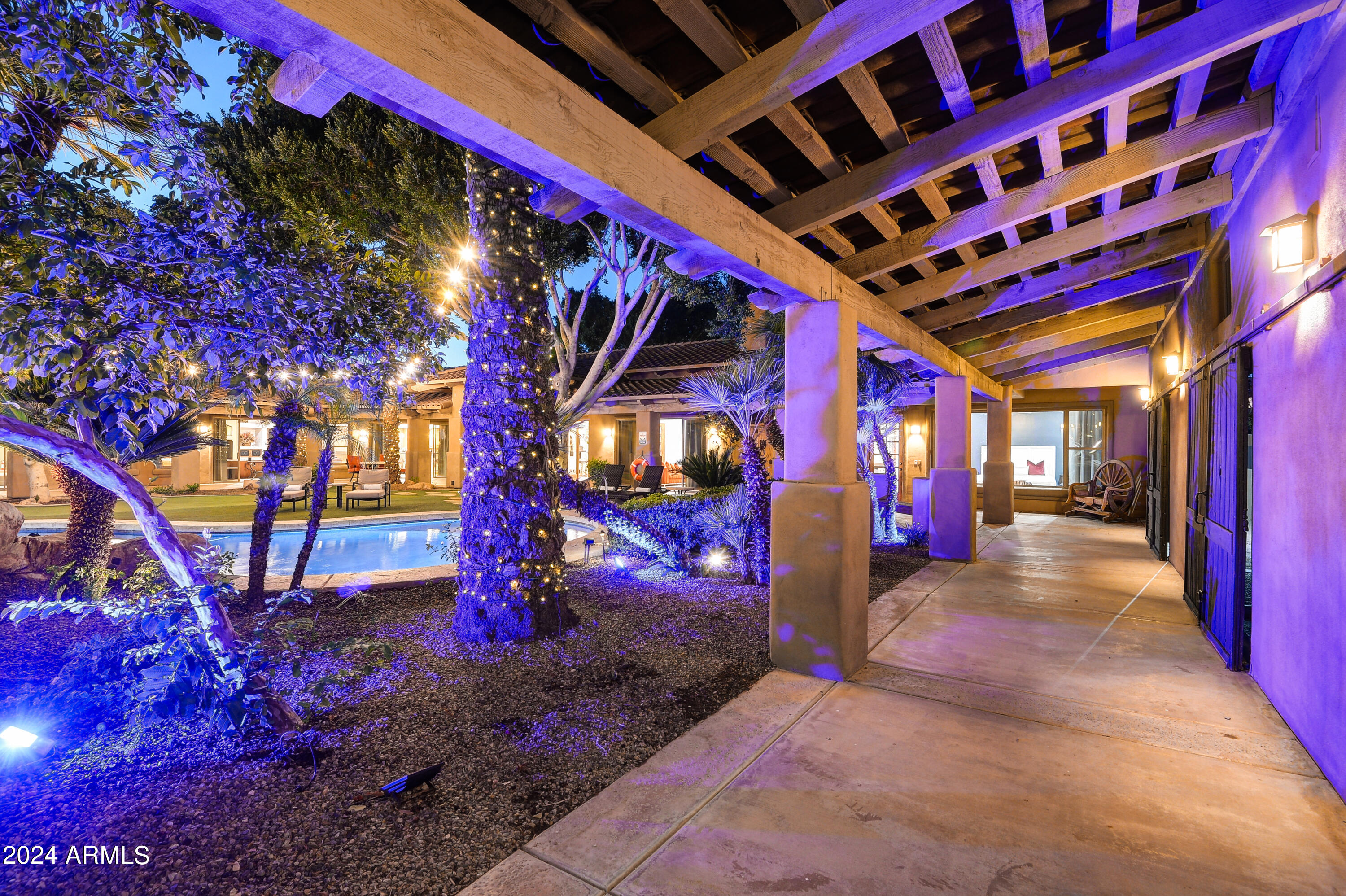MIRAGE CROSSING - Residential