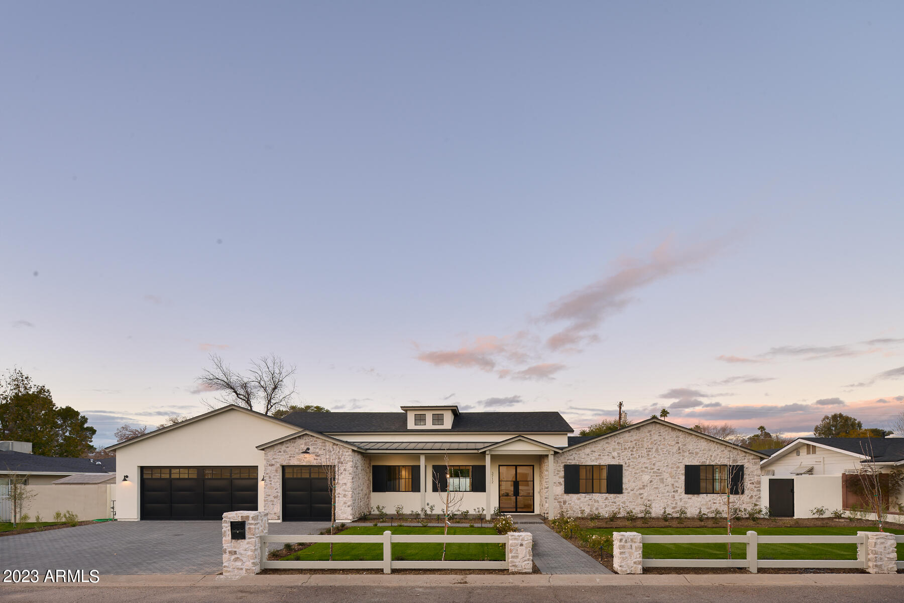 CAMELBACK VILLA - Residential
