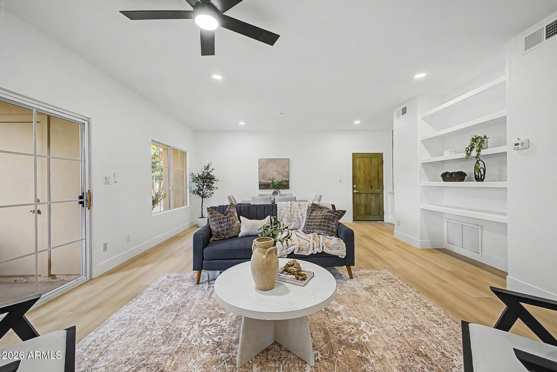 MISSION DEL ARROYOS CONDOMINIUM - Residential