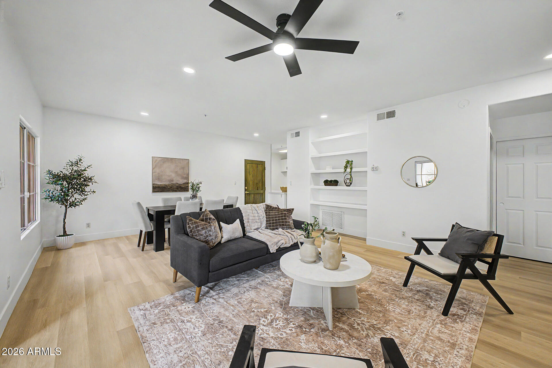 MISSION DEL ARROYOS CONDOMINIUM - Residential