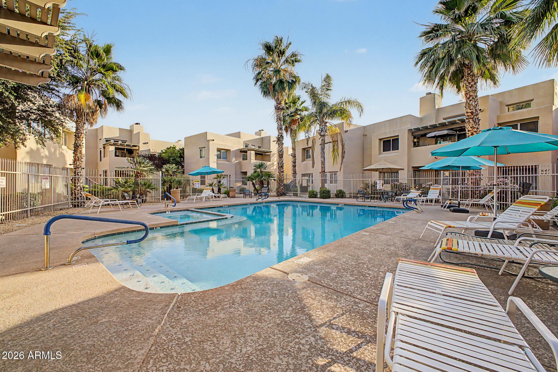 MISSION DEL ARROYOS CONDOMINIUM - Residential