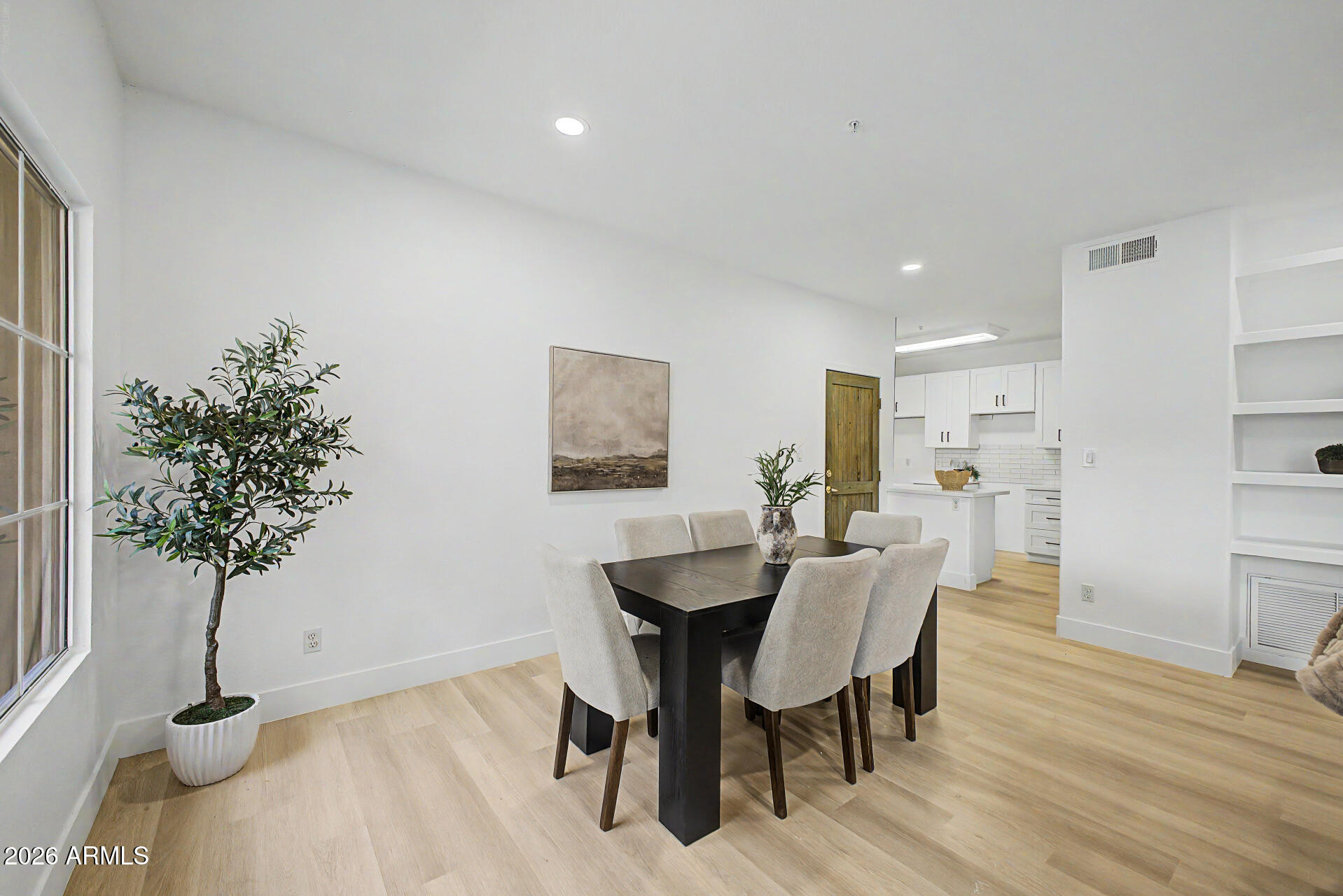 MISSION DEL ARROYOS CONDOMINIUM - Residential