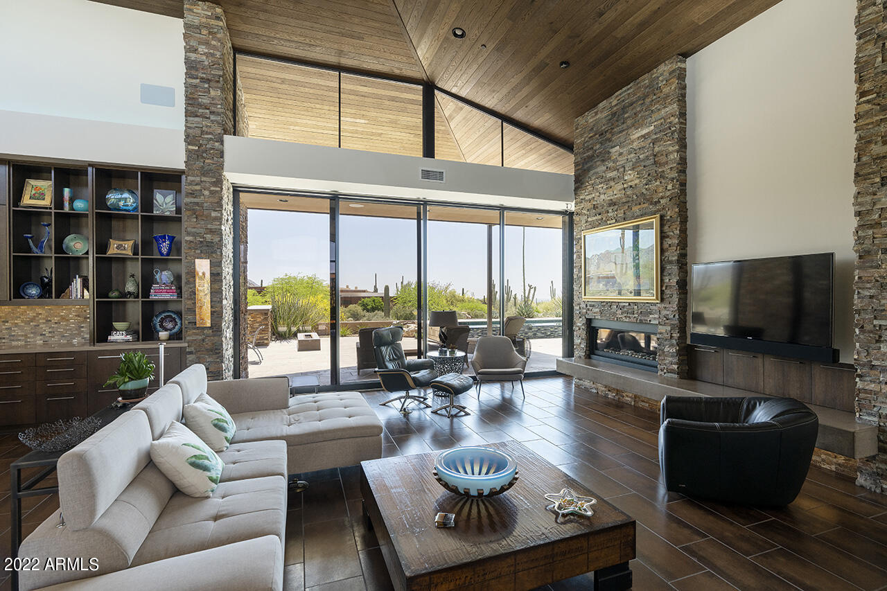 PINNACLE PEAK VISTAS - Residential