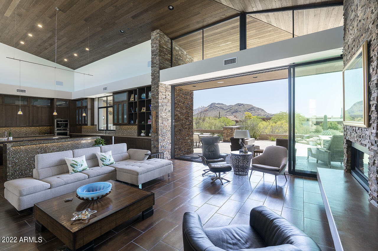 PINNACLE PEAK VISTAS - Residential