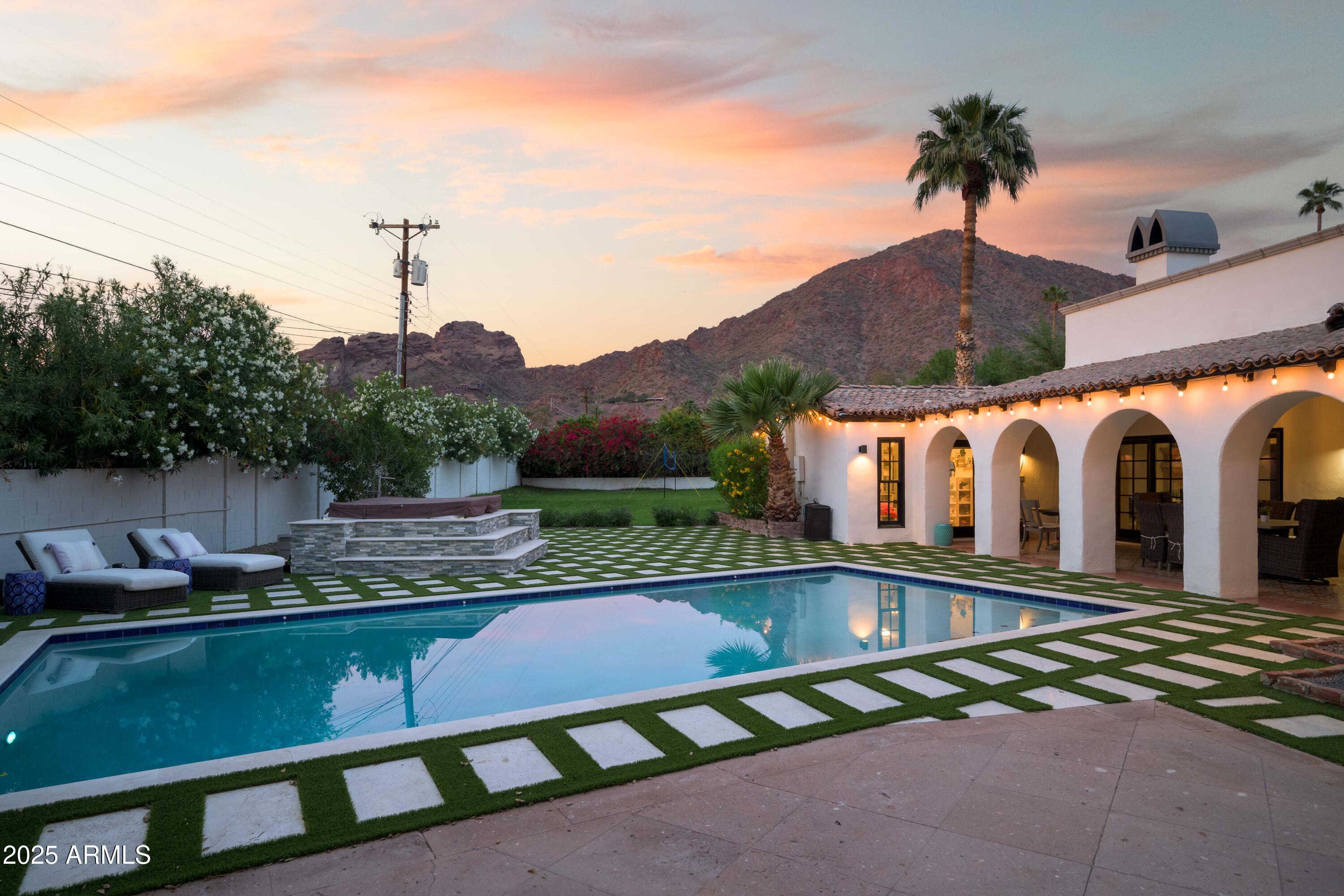 ROYAL PALM CIRCLE - Residential