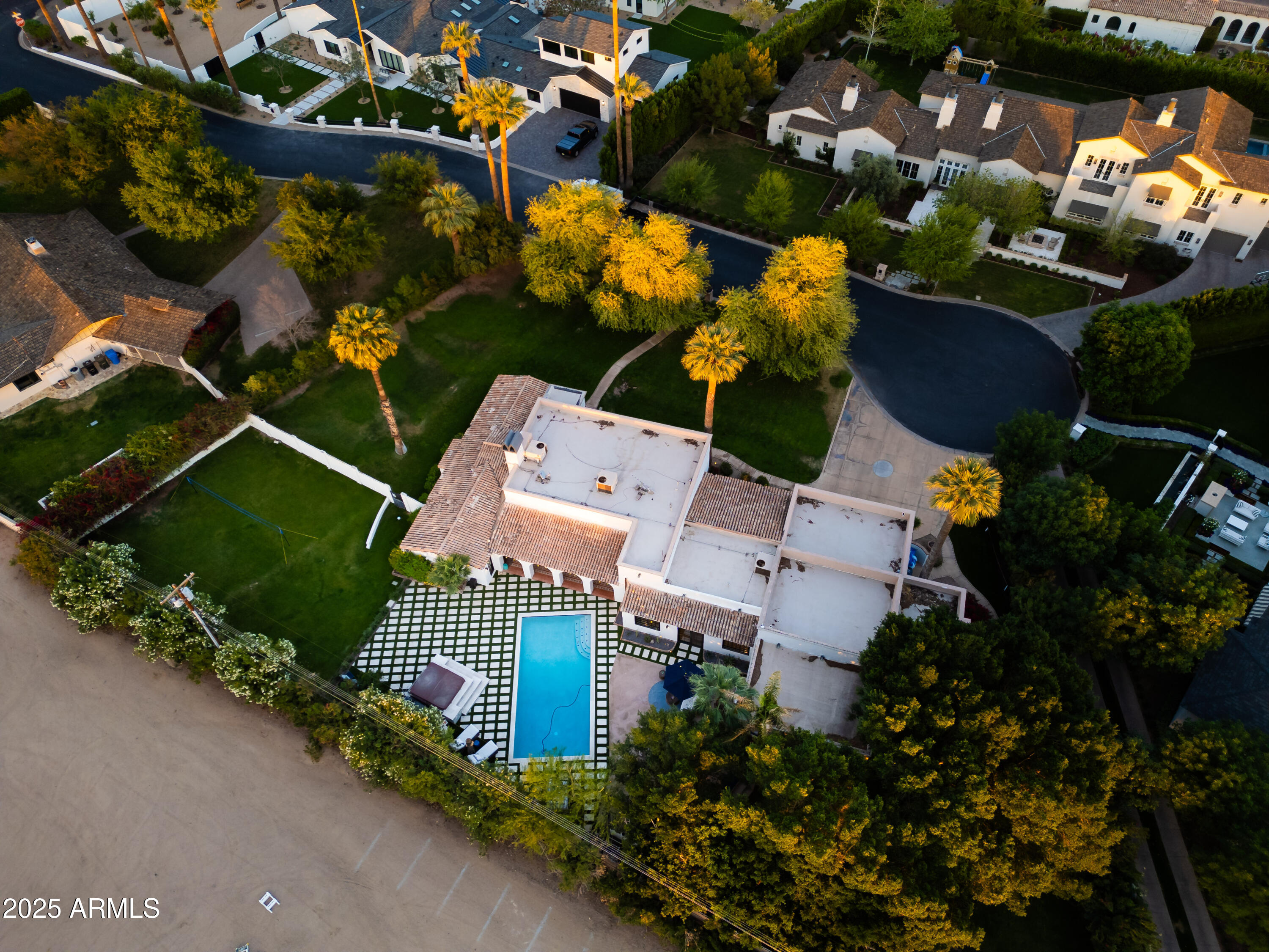 ROYAL PALM CIRCLE - Residential