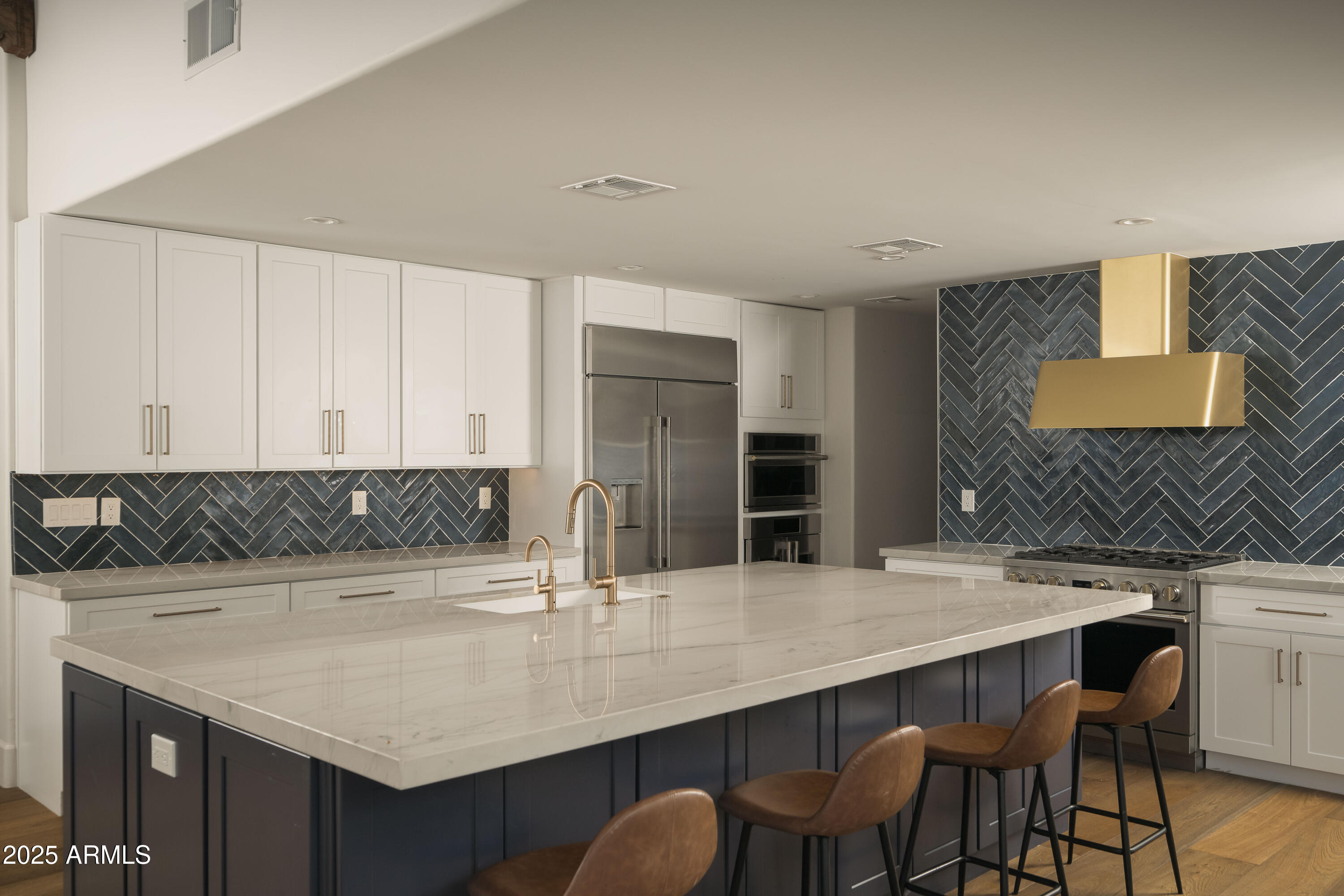 ROYAL PALM CIRCLE - Residential