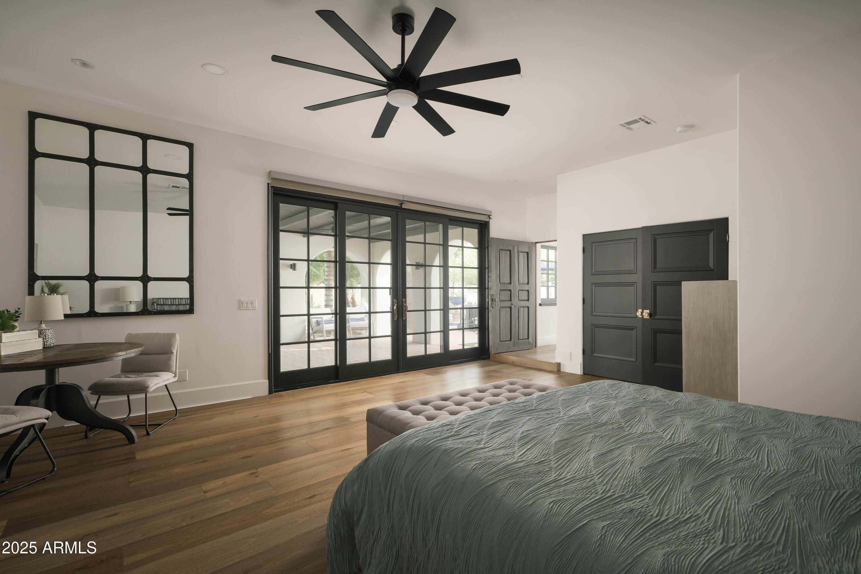 ROYAL PALM CIRCLE - Residential