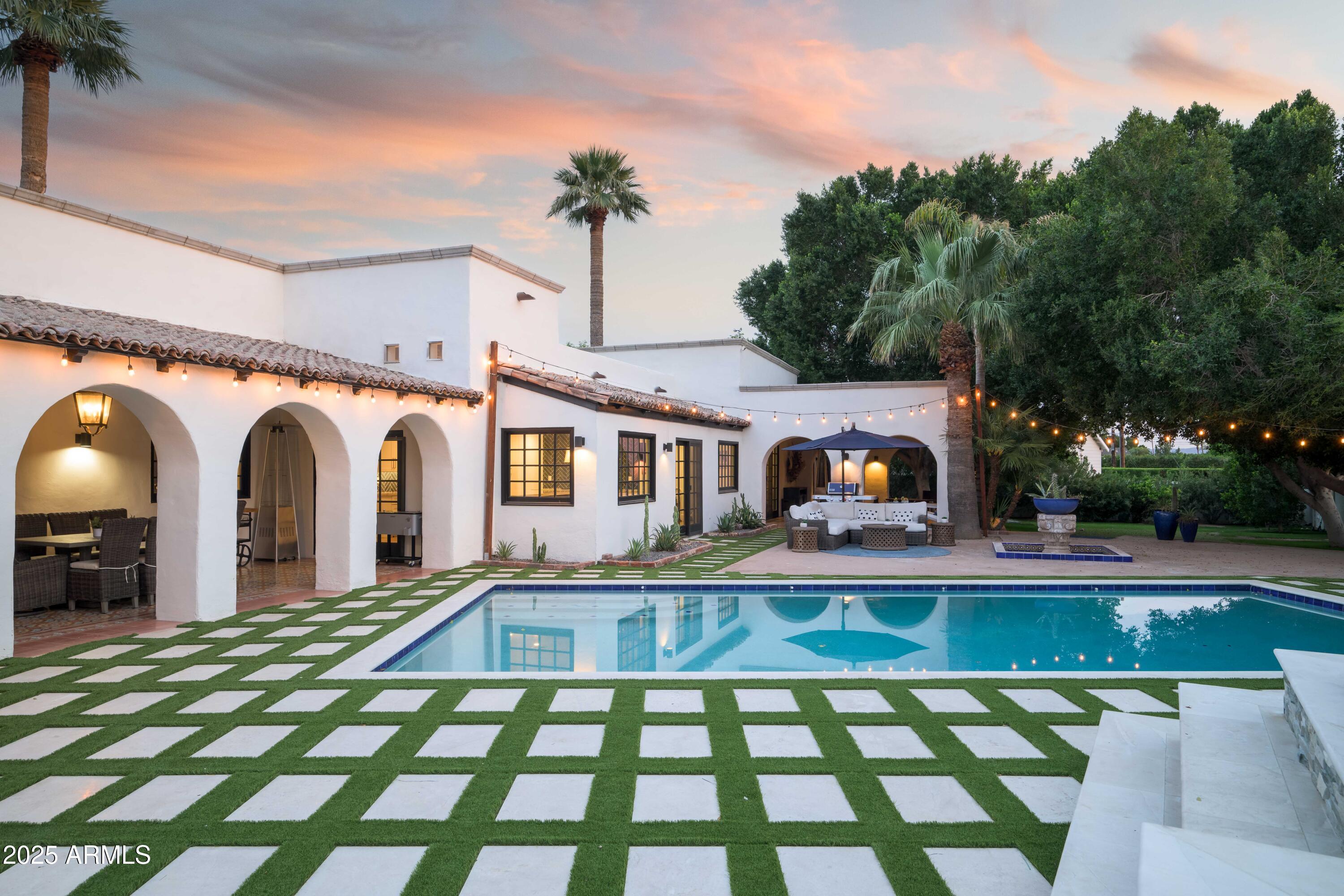 ROYAL PALM CIRCLE - Residential